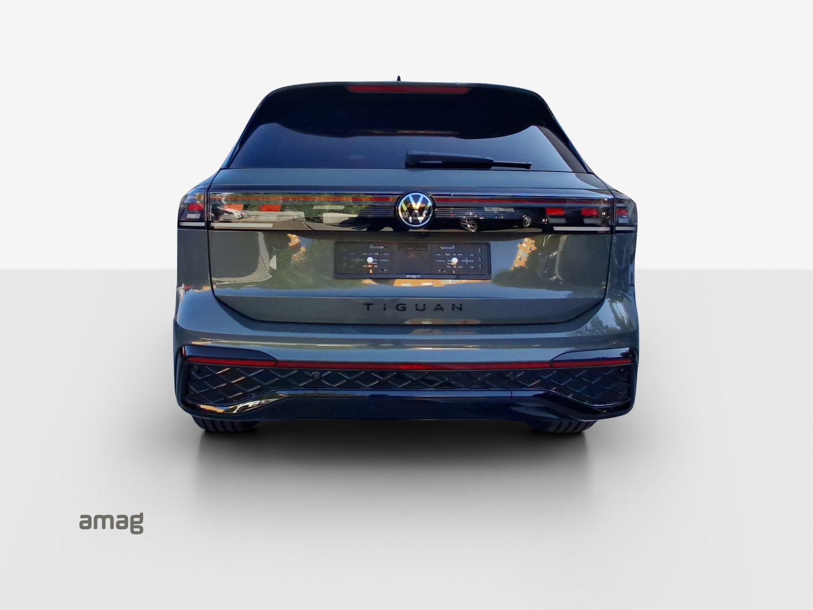 VW Tiguan 2.0 TSI DSG R-Line 4Motion-image-3