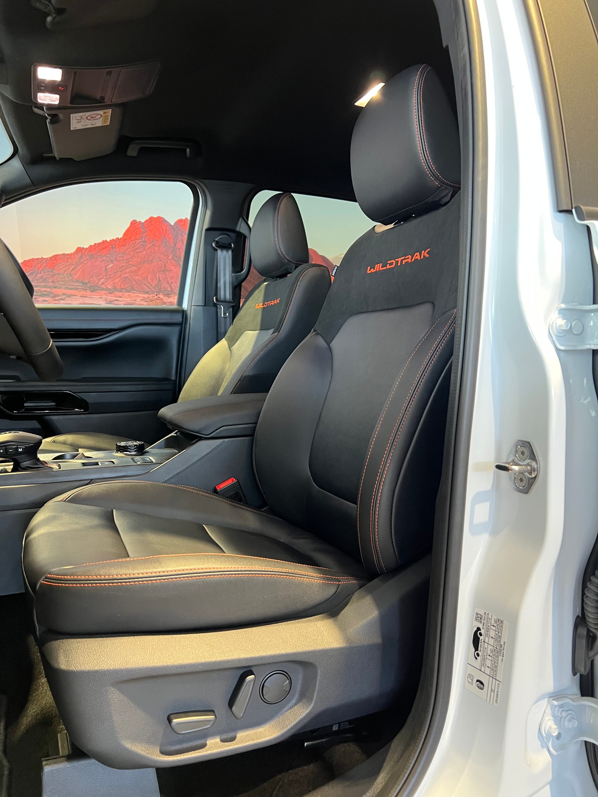 FORD Ranger Wildtrak 3.0 Eco Blue e-4WD Automat-image-8