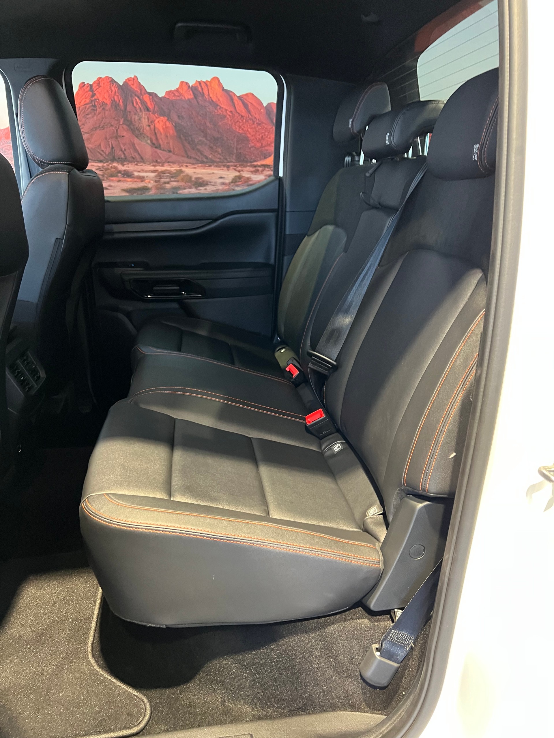 FORD Ranger Wildtrak 3.0 Eco Blue e-4WD Automat-image-10