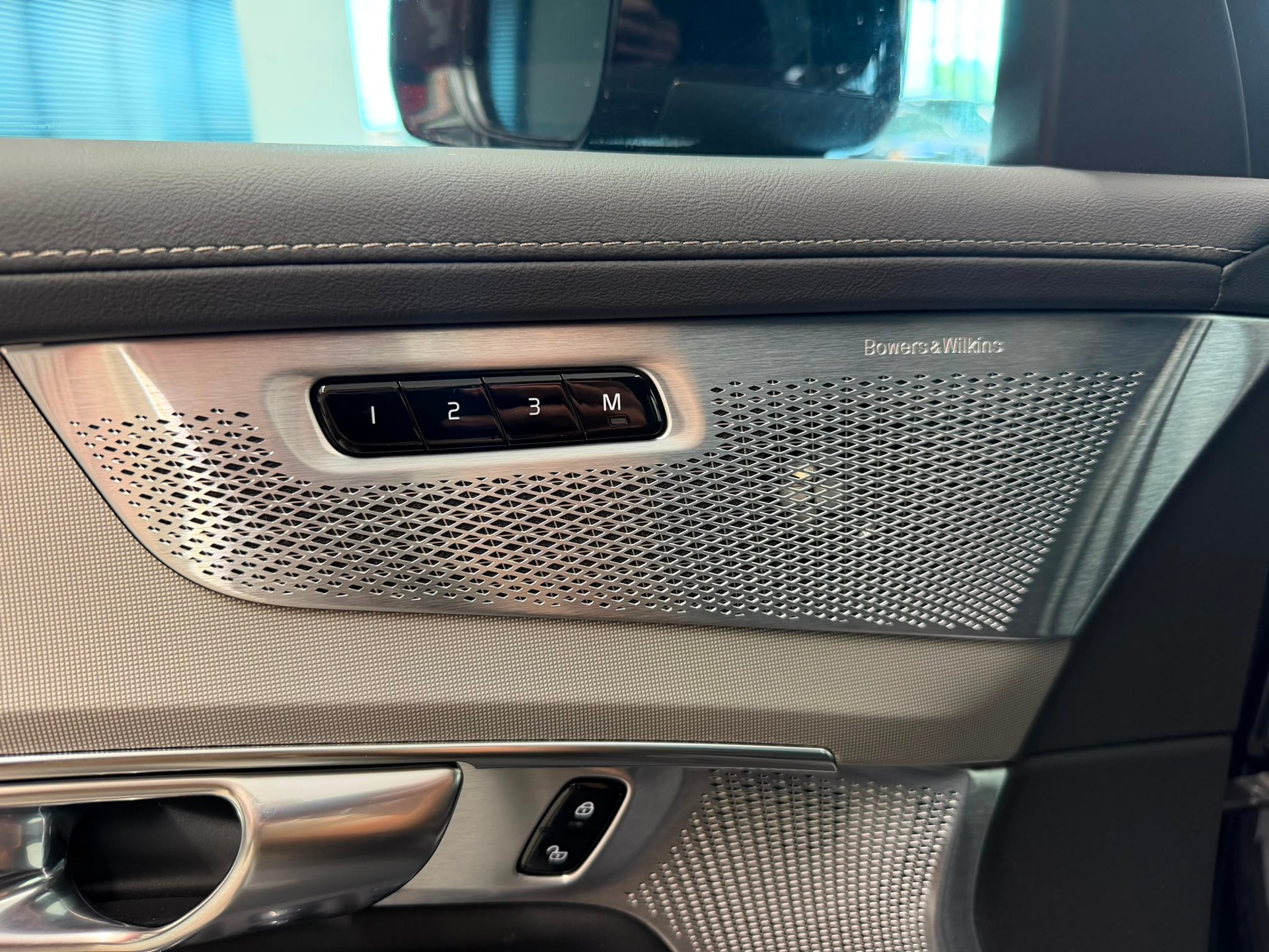 VOLVO XC90 T8 eAWD PluginHybrid Black Edition Geartronic-image-12