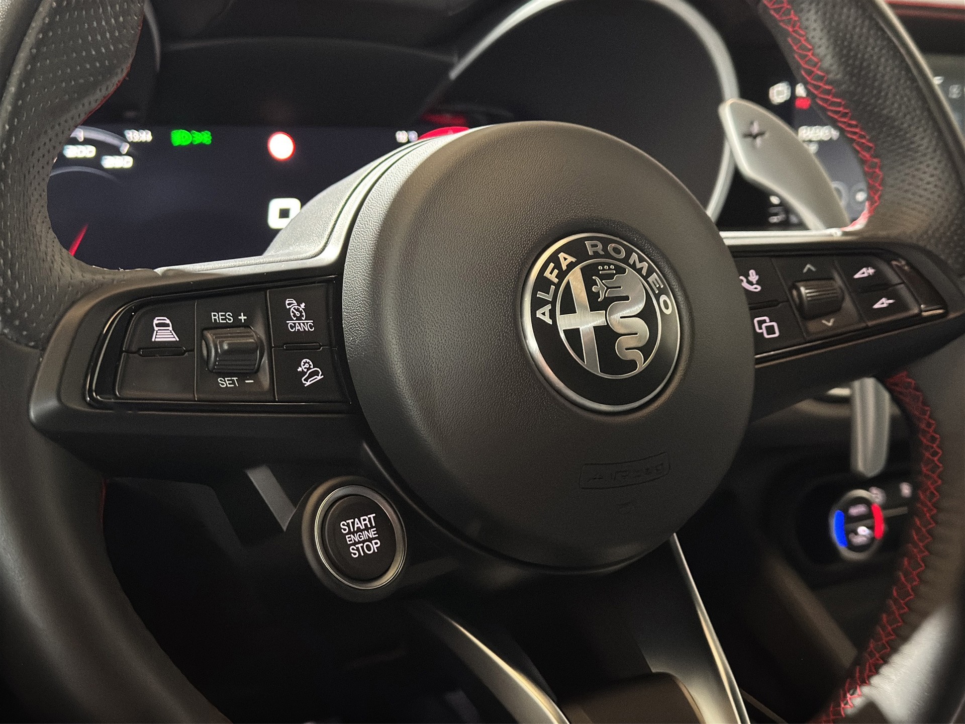 ALFA ROMEO Giulia 2.0 Competizione Q4 AT8-image-13