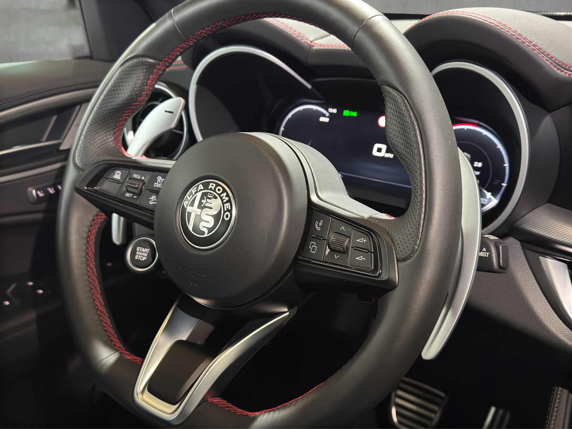 ALFA ROMEO Giulia 2.0 Competizione Q4 AT8-image-12