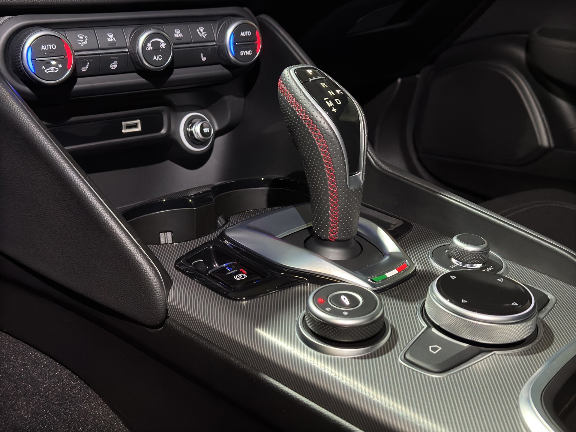 ALFA ROMEO Giulia 2.0 Competizione Q4 AT8-image-14
