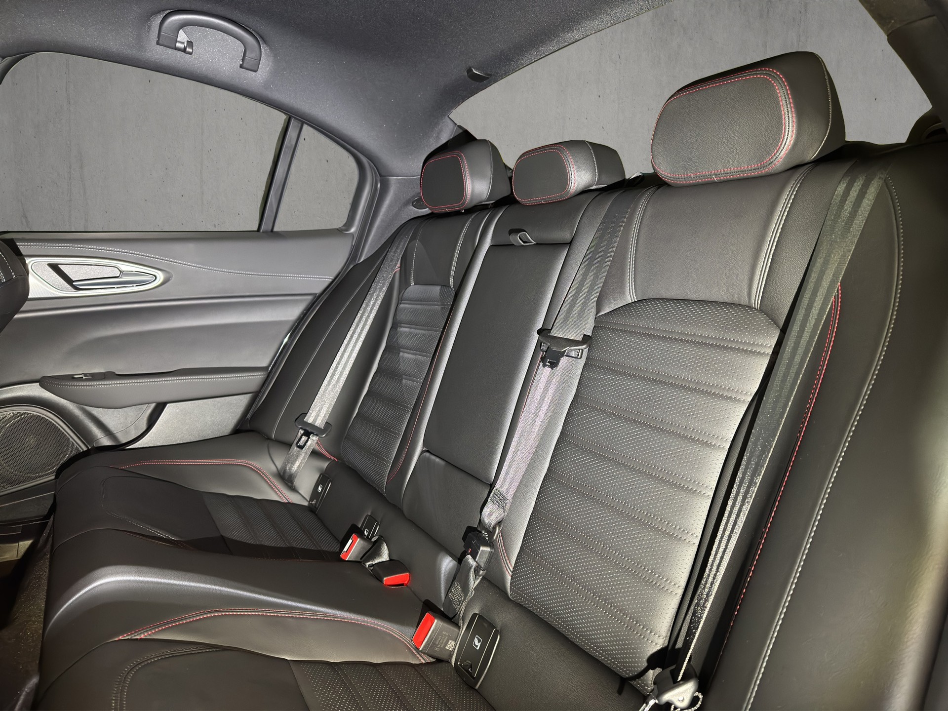 ALFA ROMEO Giulia 2.0 Competizione Q4 AT8-image-9