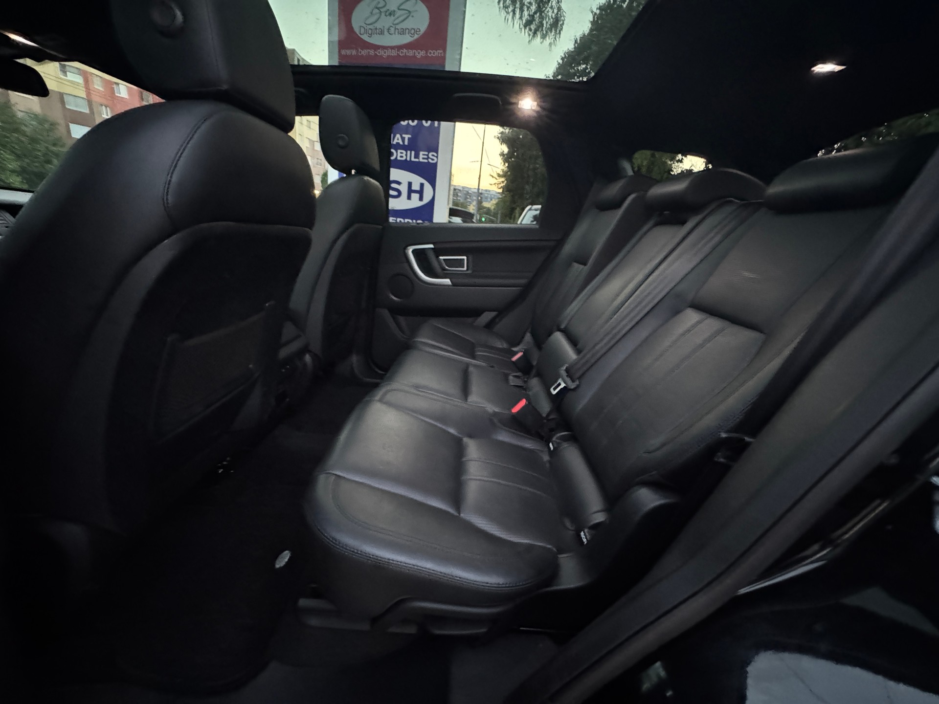 LAND ROVER Discovery Sport 2.0 Si4 HSE Luxury AT9-image-9
