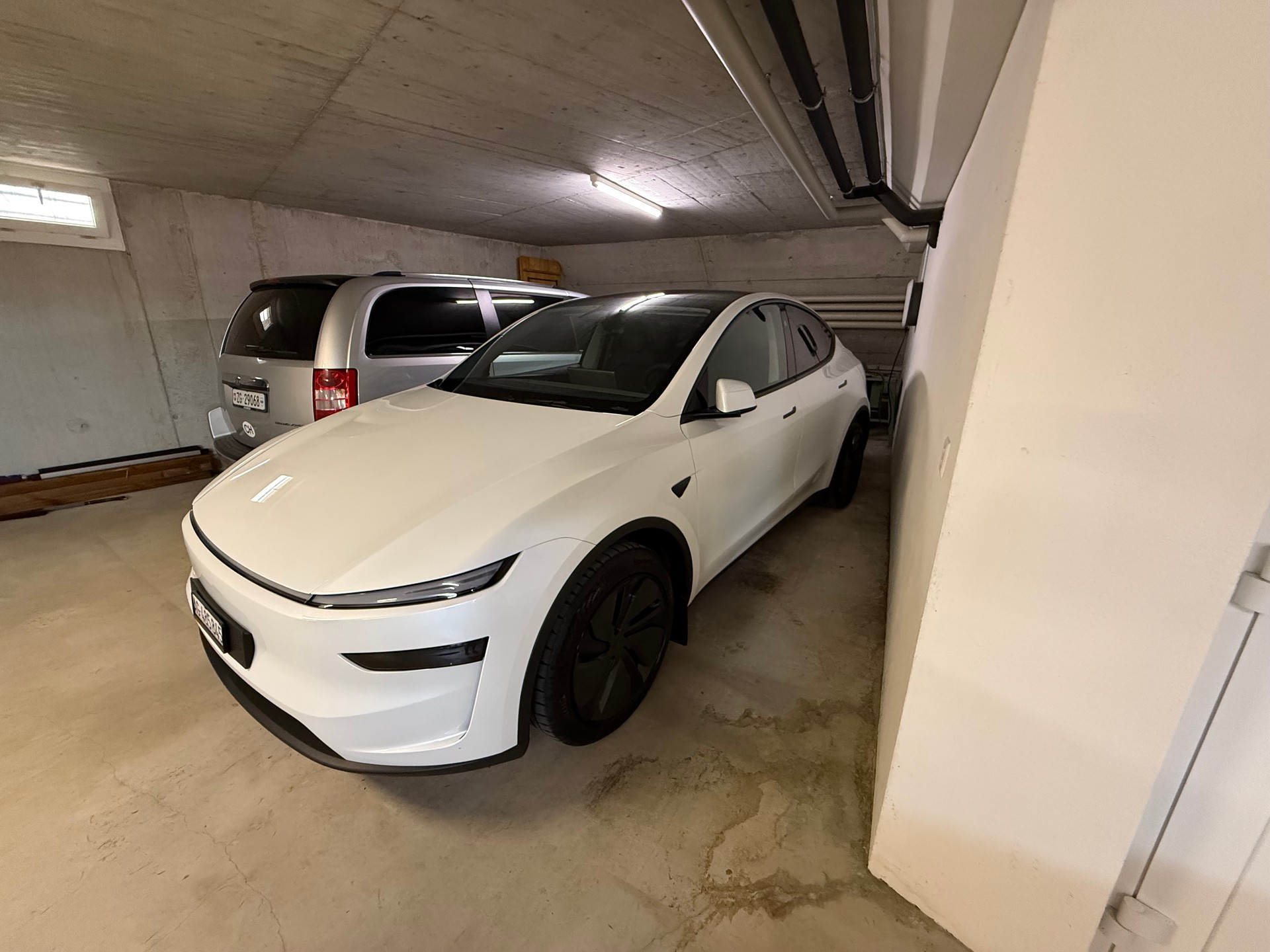 TESLA Long Range AWD-image-4