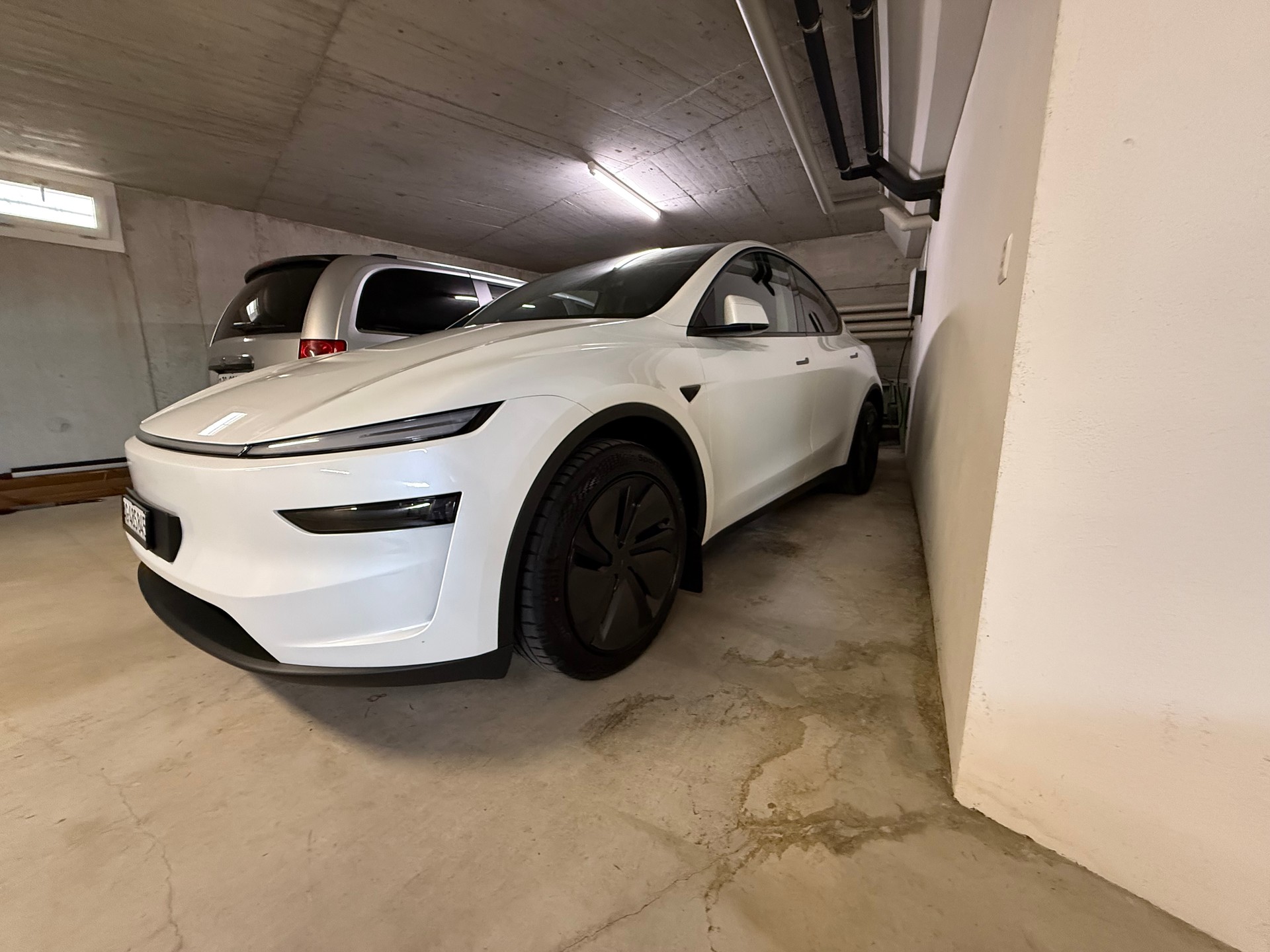 TESLA Long Range AWD-image-1