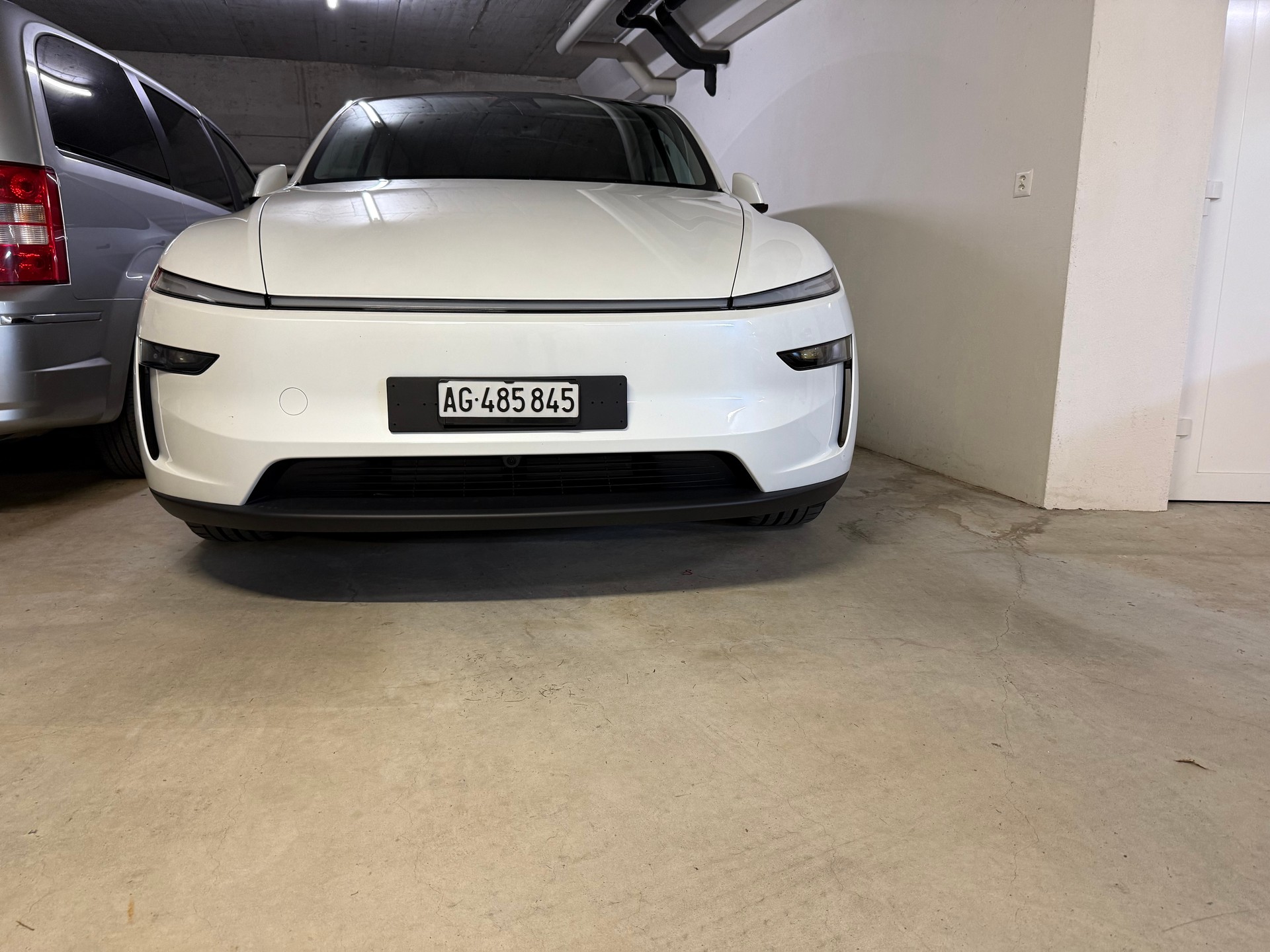 TESLA Long Range AWD-image-3