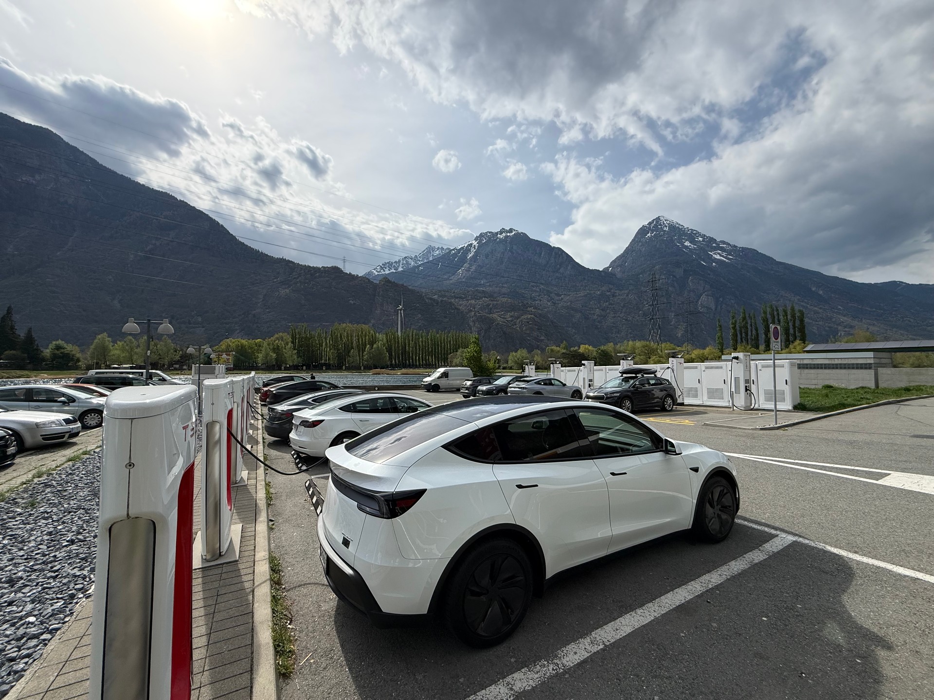 TESLA Long Range AWD-image-7