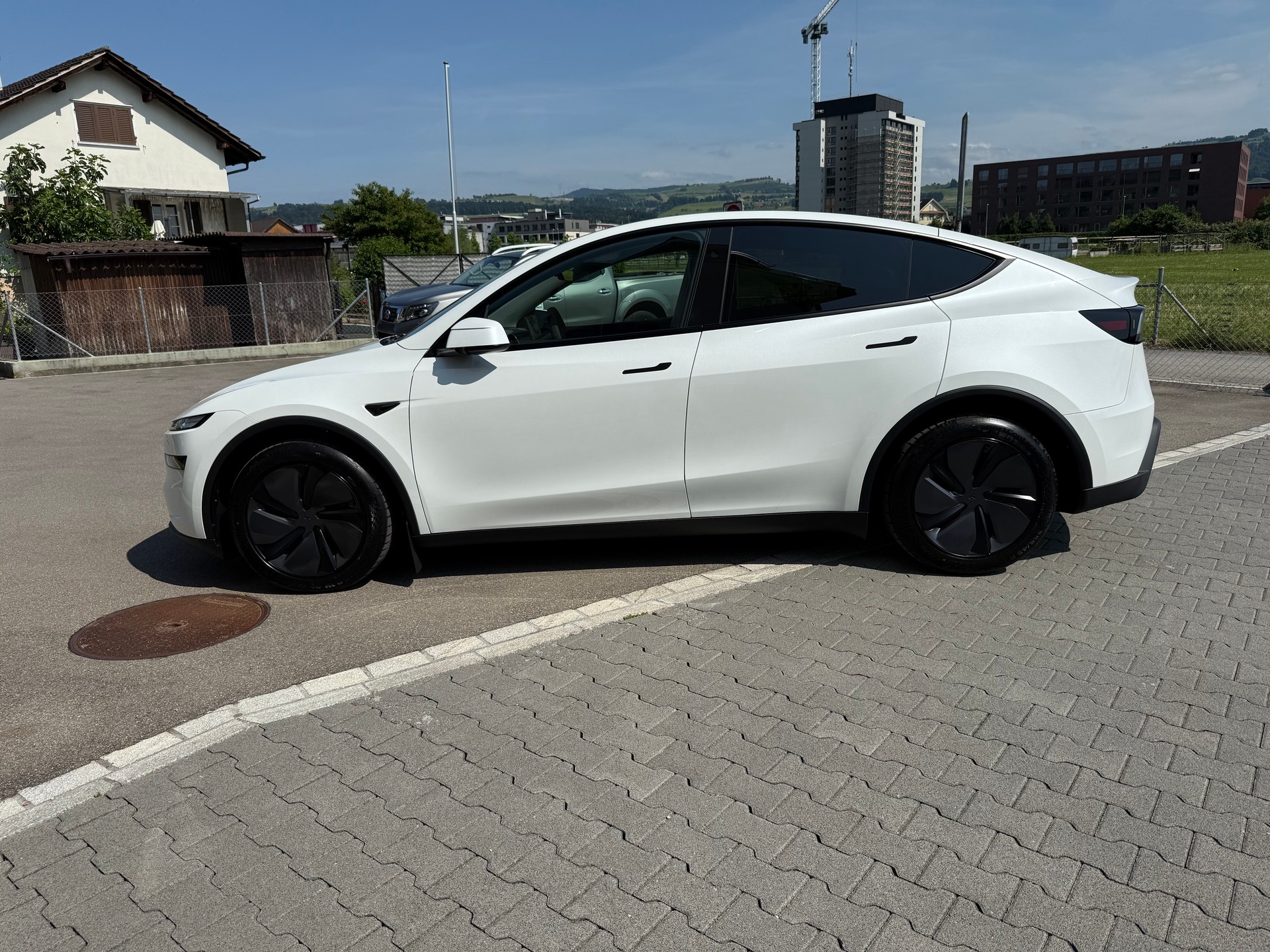 TESLA Long Range AWD-image-2
