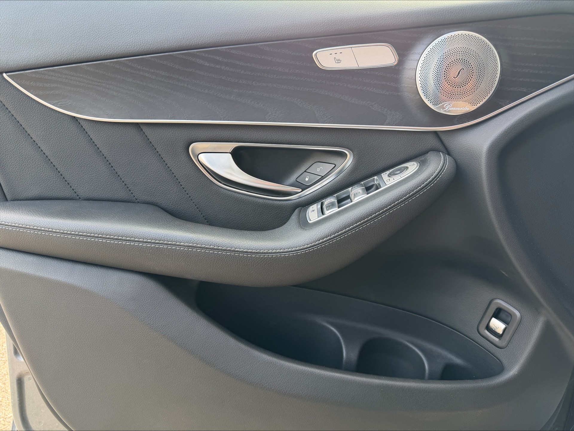 MERCEDES-BENZ GLC 250 AMG Line 4Matic 9G-Tronic-image-8