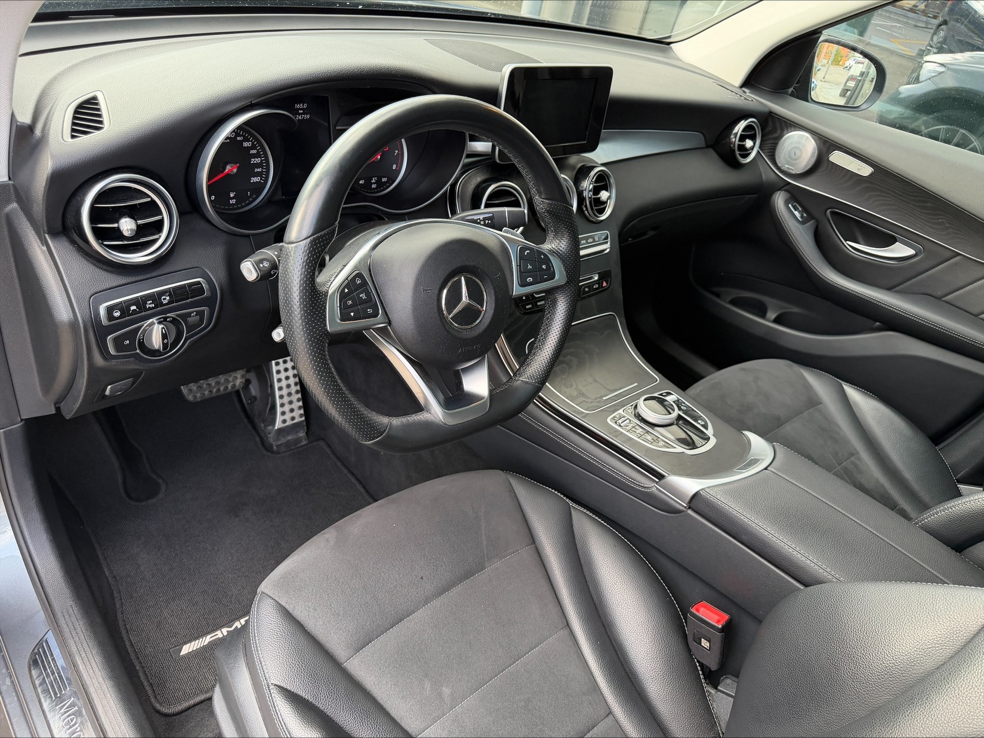 MERCEDES-BENZ GLC 250 AMG Line 4Matic 9G-Tronic-image-5