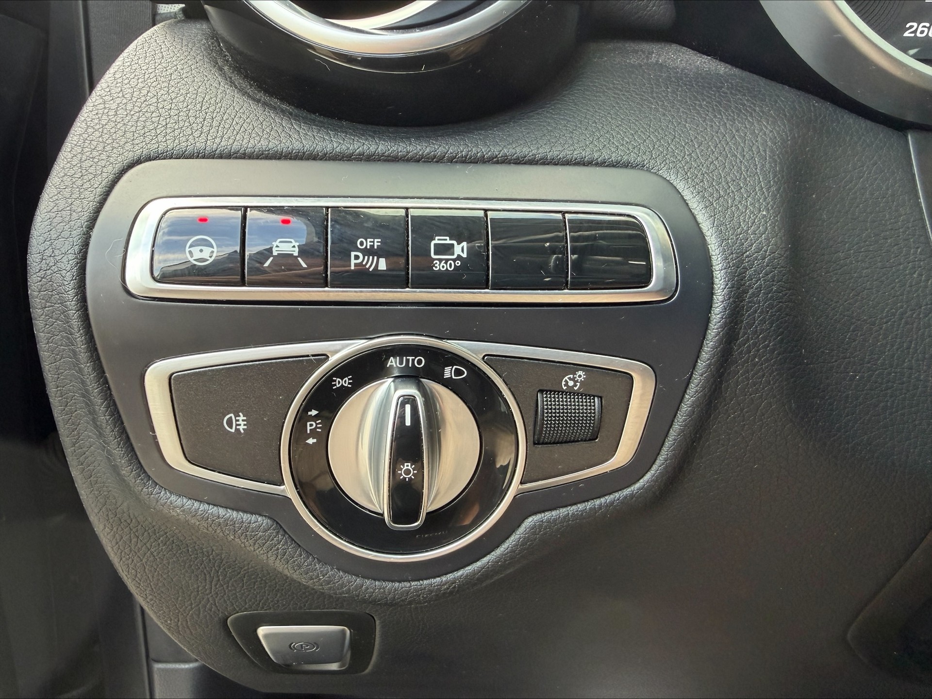 MERCEDES-BENZ GLC 250 AMG Line 4Matic 9G-Tronic-image-7