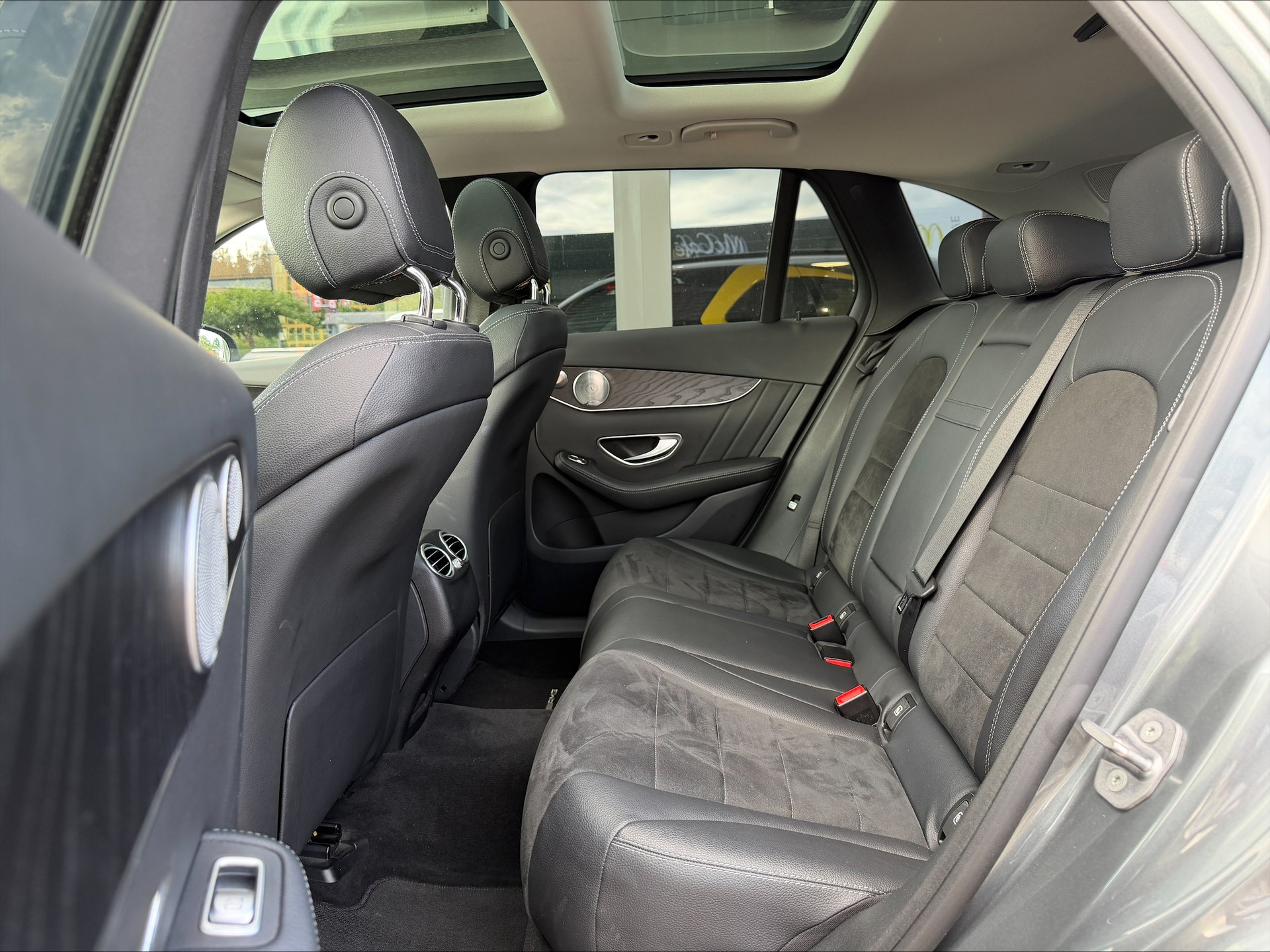 MERCEDES-BENZ GLC 250 AMG Line 4Matic 9G-Tronic-image-11