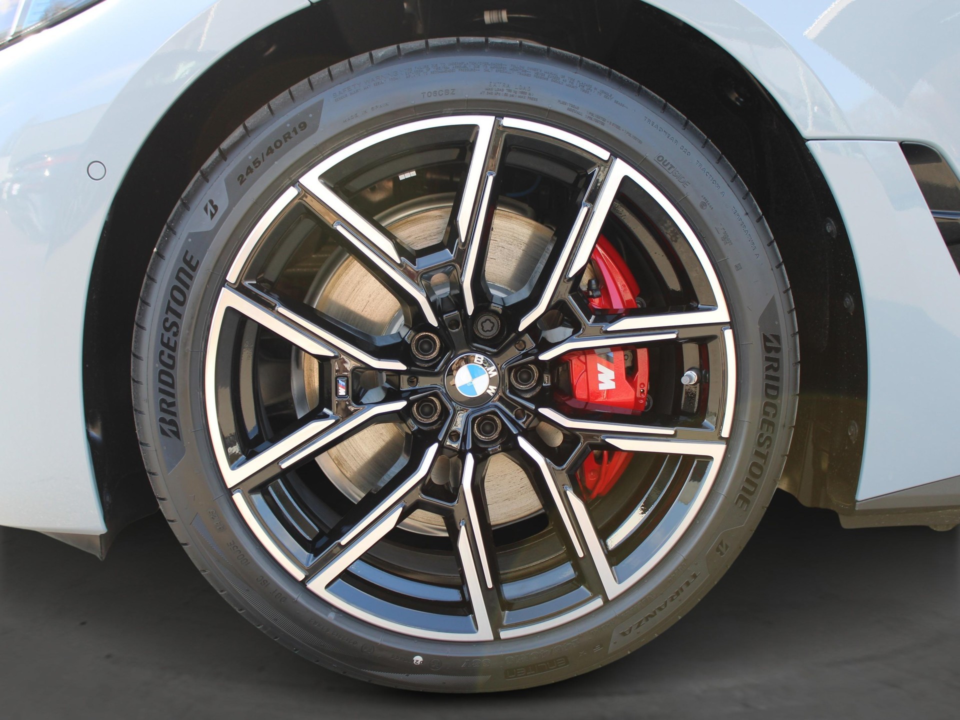 BMW i4 xDrive 40 M Sport Pro-image-6