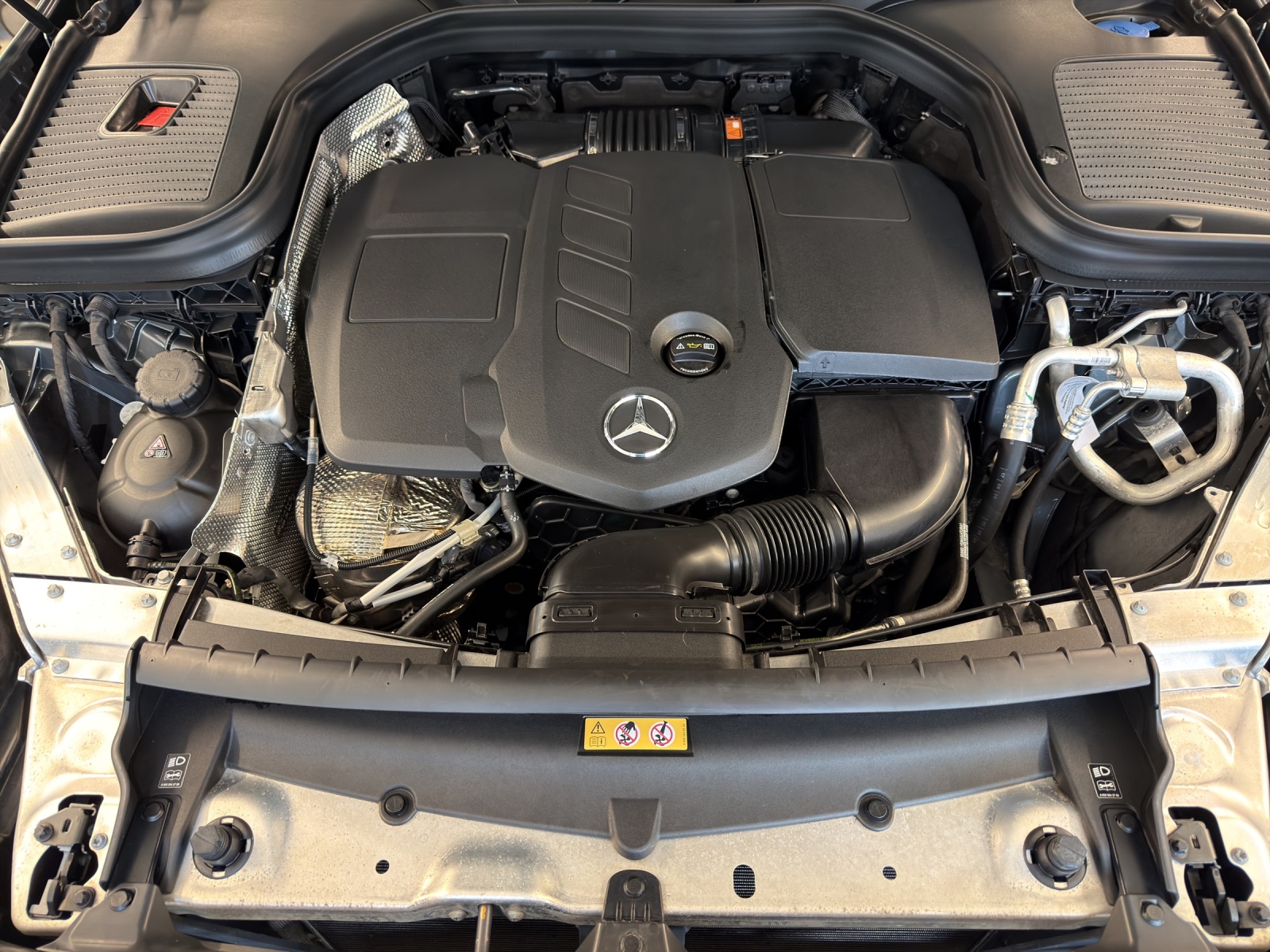 MERCEDES-BENZ GLC 220 d AMG Line 4Matic-image-18