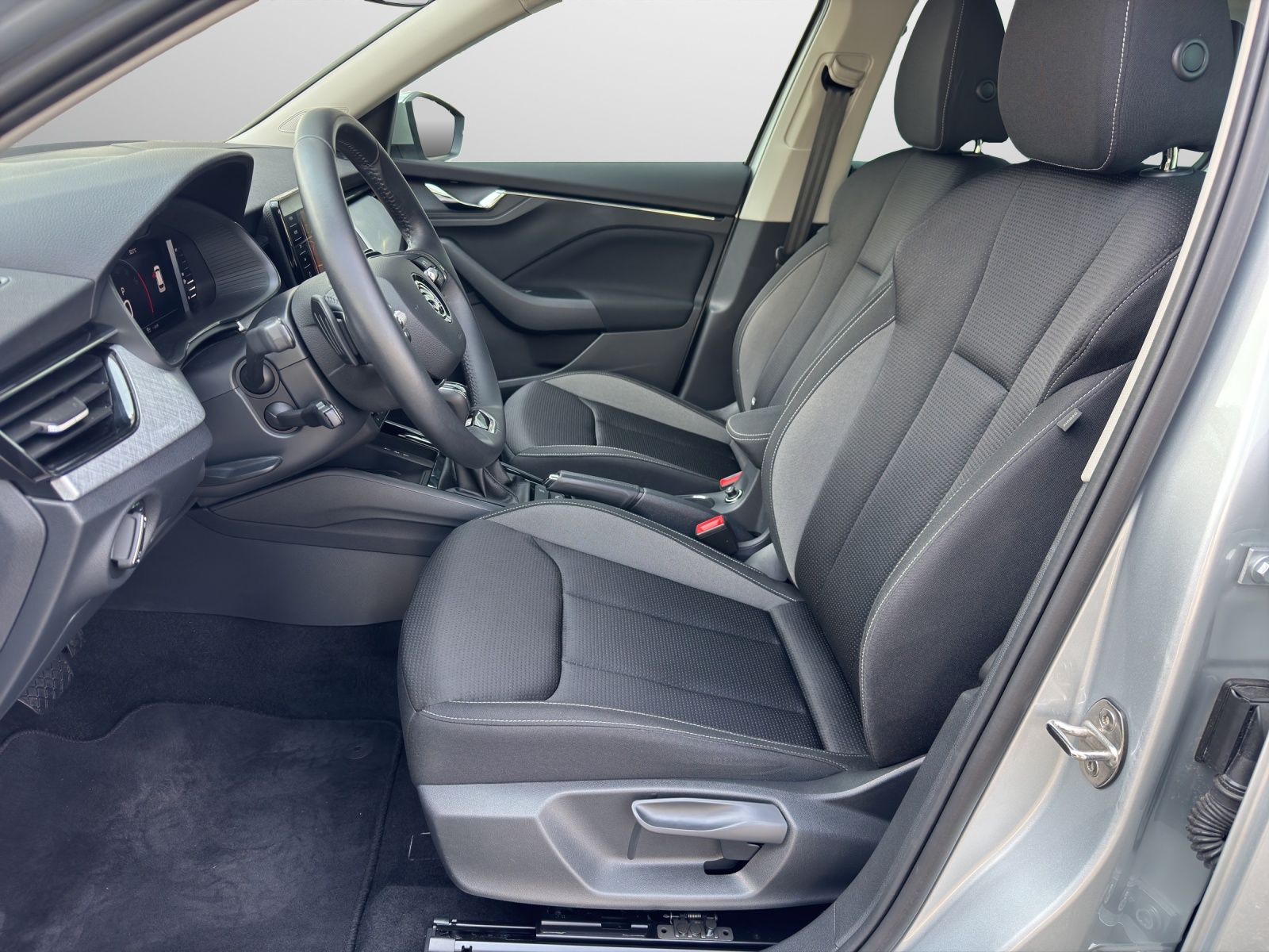 SKODA Kamiq 1.5 TSI Selection DSG-image-4
