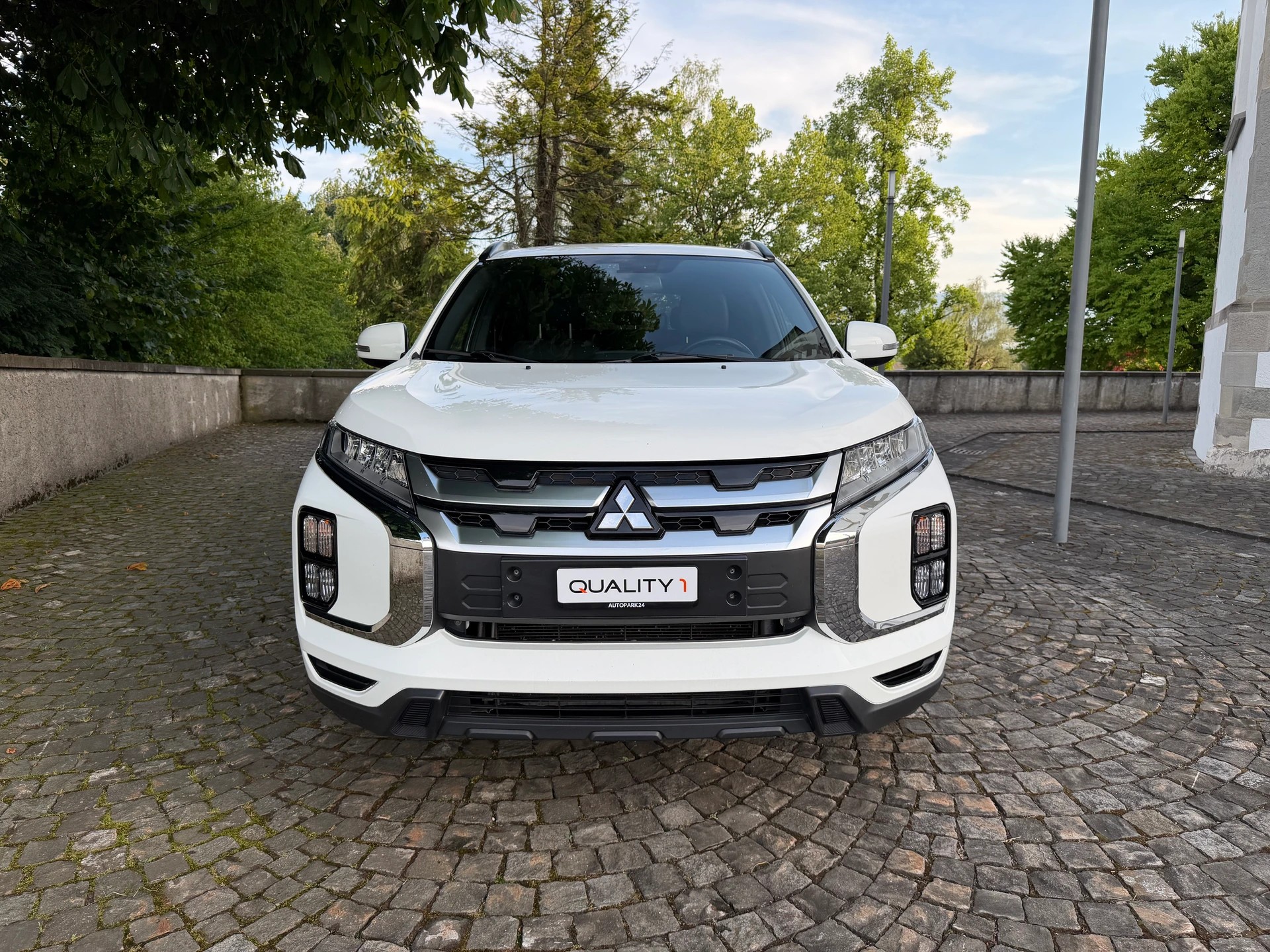 MITSUBISHI ASX 2.0 MIVEC Diamond Automat / Frisch ab MFK / Service gepflegt/ 36 Monate Garantie exkl / Leder / Navi / LED /-image-1