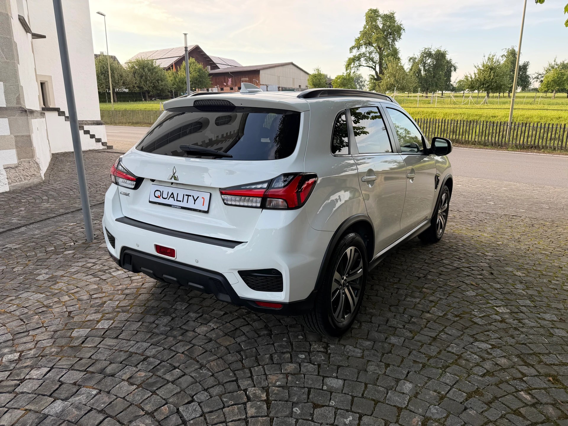 MITSUBISHI ASX 2.0 MIVEC Diamond Automat / Frisch ab MFK / Service gepflegt/ 36 Monate Garantie exkl / Leder / Navi / LED /-image-4