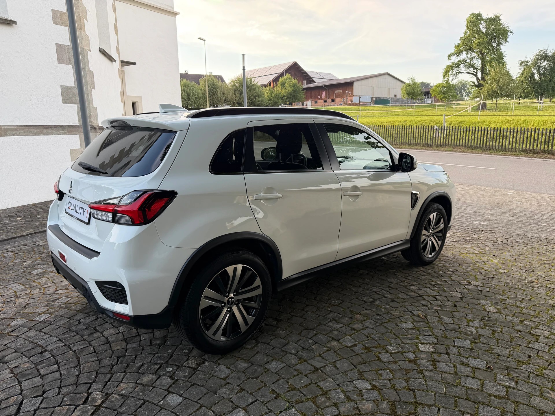 MITSUBISHI ASX 2.0 MIVEC Diamond Automat / Frisch ab MFK / Service gepflegt/ 36 Monate Garantie exkl / Leder / Navi / LED /-image-3