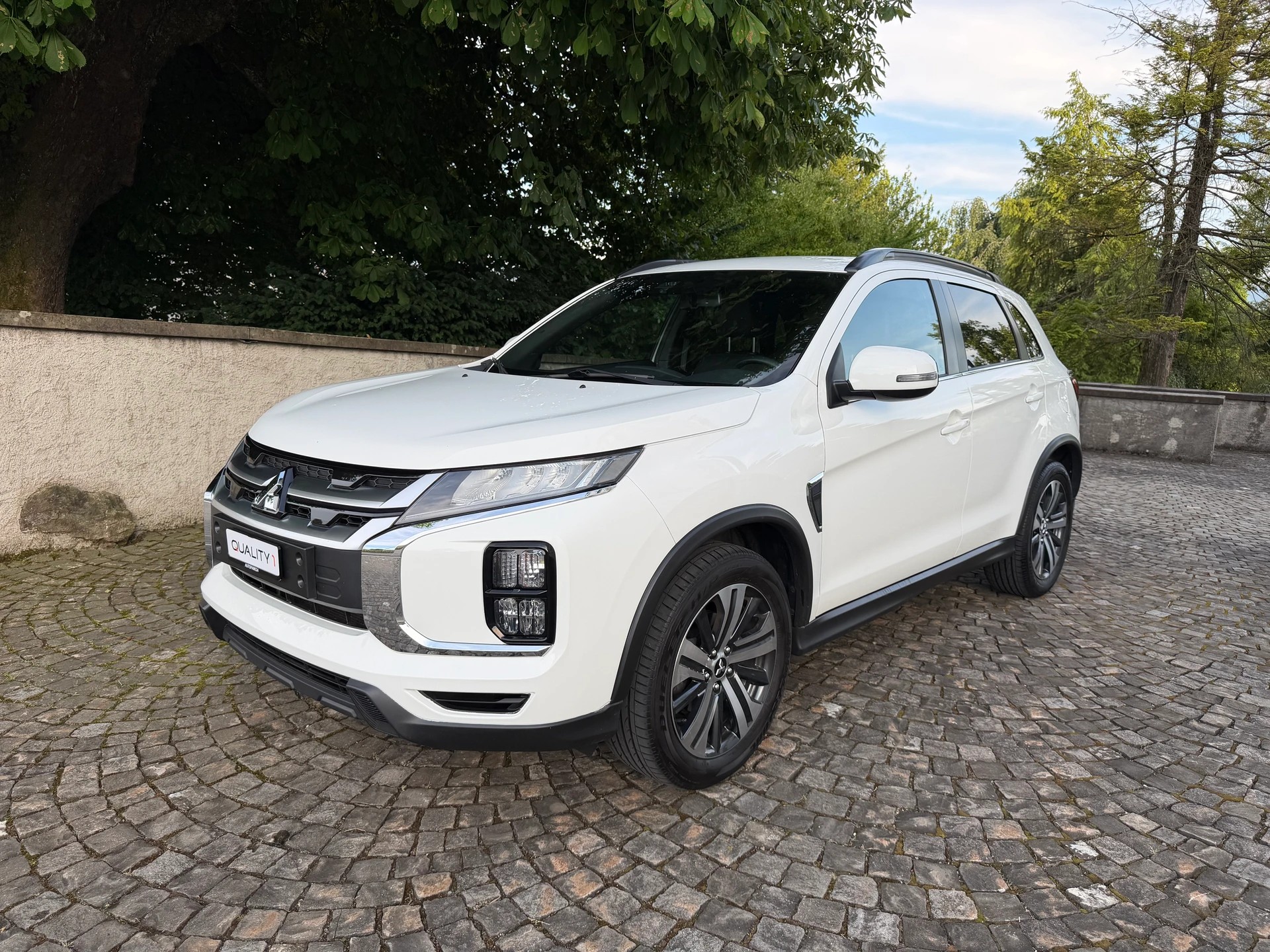 MITSUBISHI ASX 2.0 MIVEC Diamond Automat / Frisch ab MFK / Service gepflegt/ 36 Monate Garantie exkl / Leder / Navi / LED /