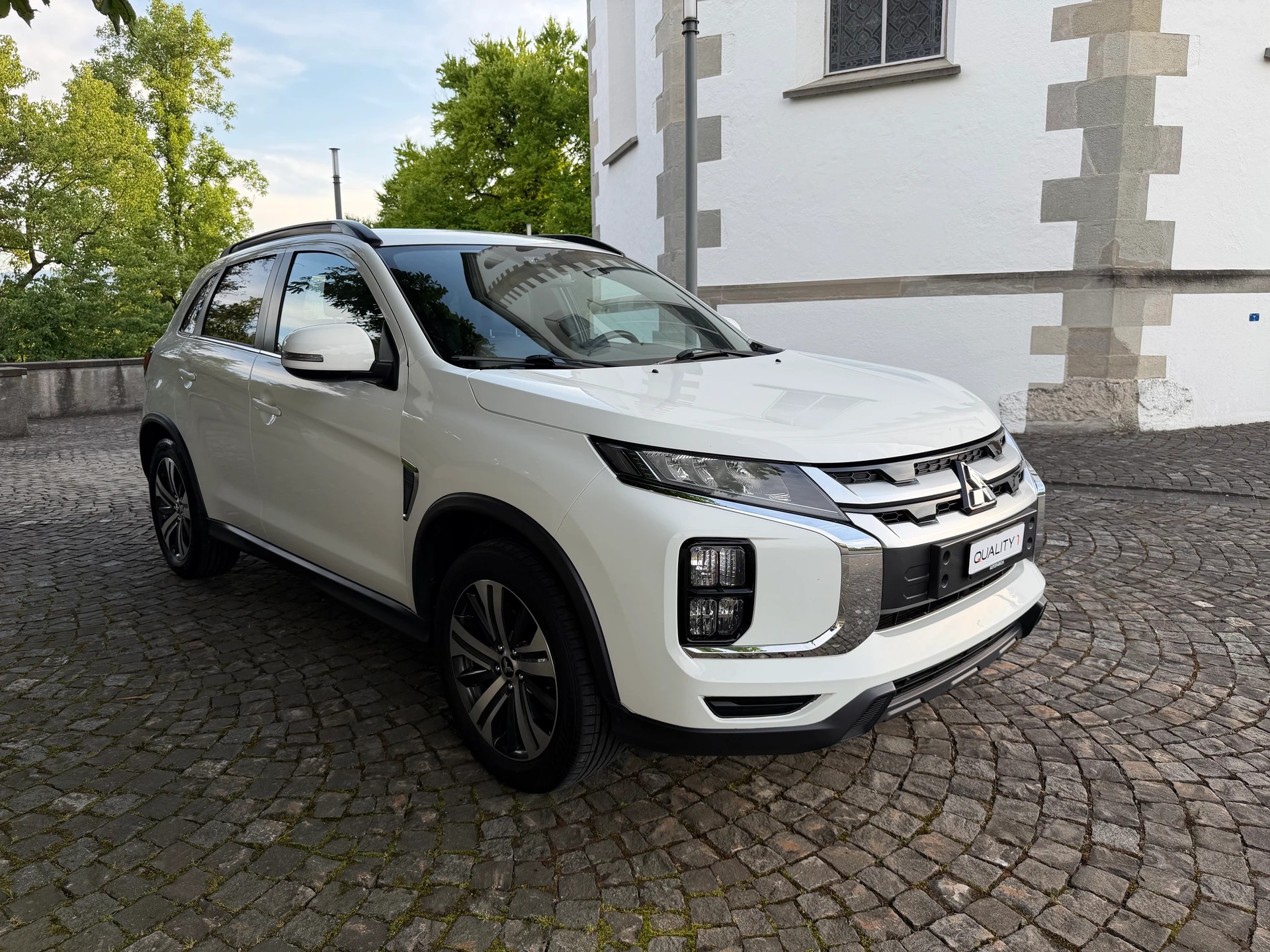 MITSUBISHI ASX 2.0 MIVEC Diamond Automat / Frisch ab MFK / Service gepflegt/ 36 Monate Garantie exkl / Leder / Navi / LED /-image-2