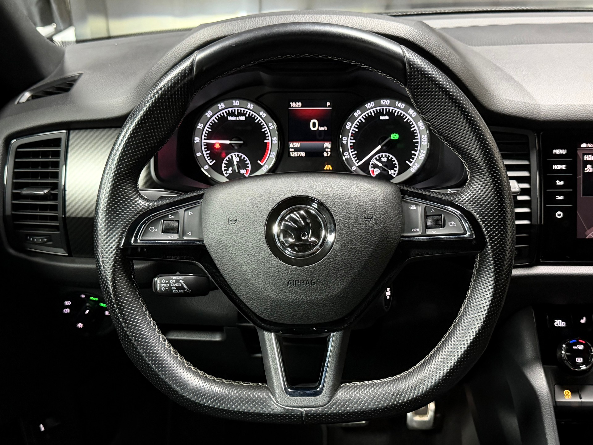 SKODA Kodiaq 2.0 TDI CR Sport Line 4x4 DSG-image-13