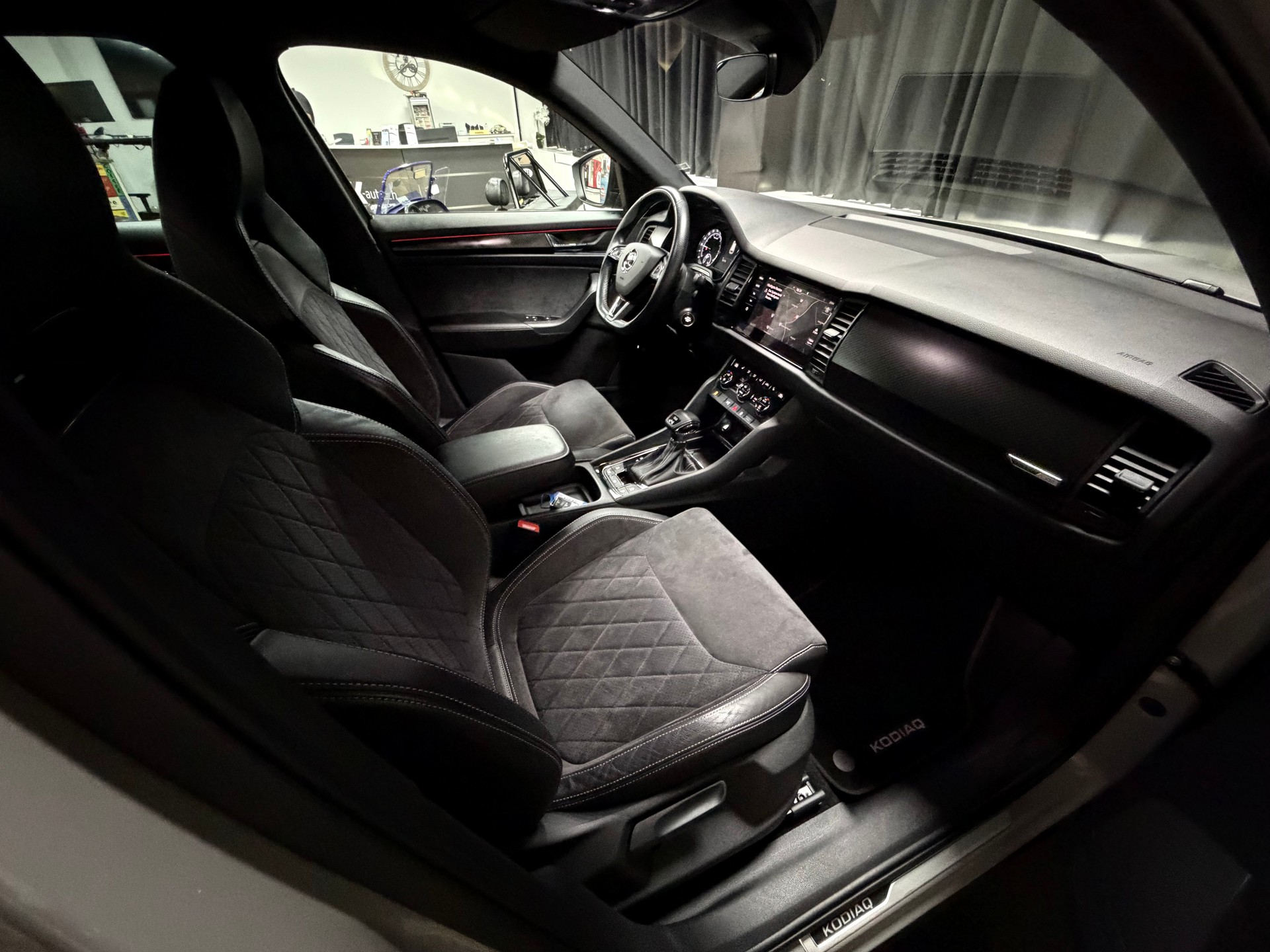 SKODA Kodiaq 2.0 TDI CR Sport Line 4x4 DSG-image-29