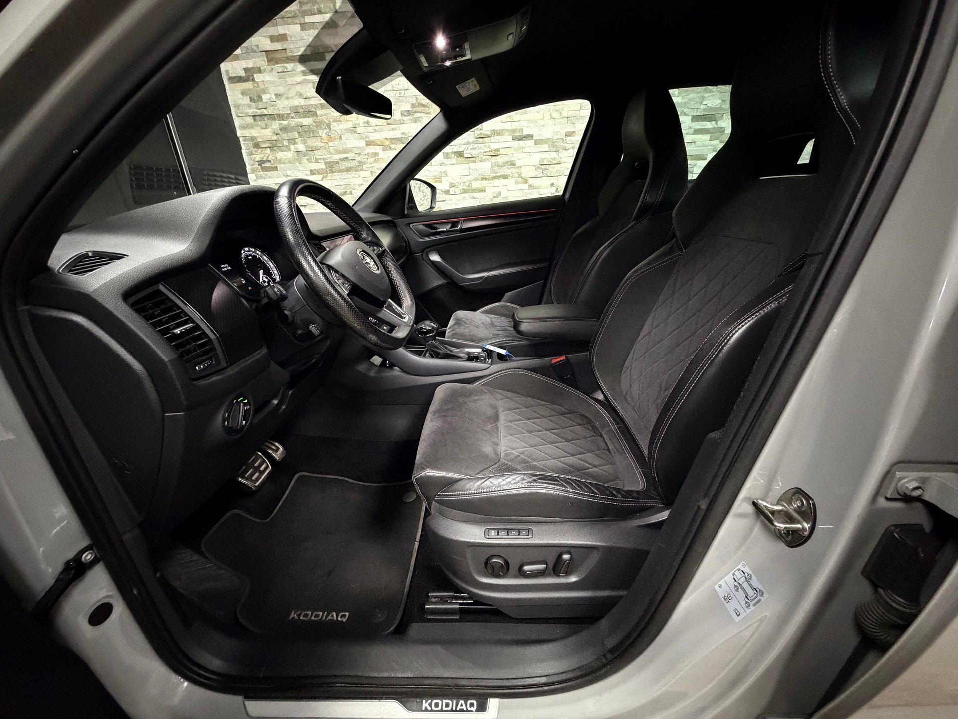 SKODA Kodiaq 2.0 TDI CR Sport Line 4x4 DSG-image-11