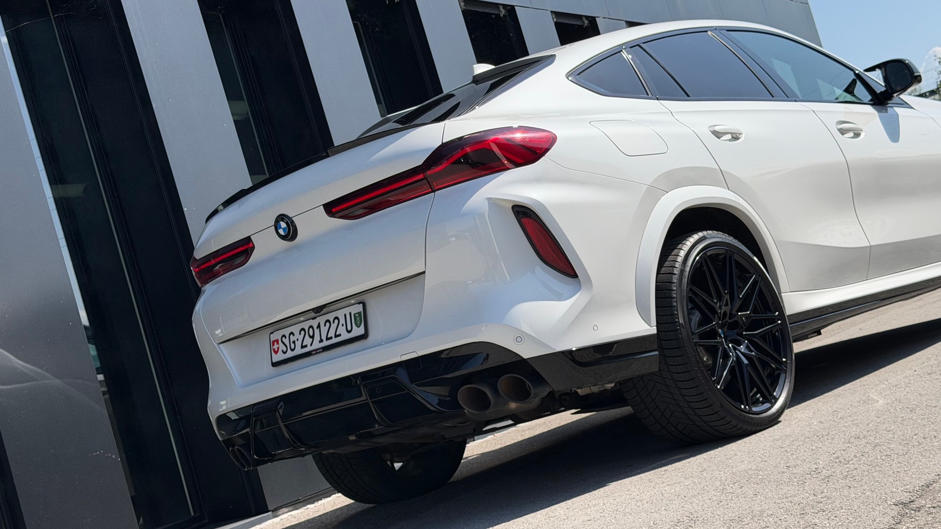 BMW X6M Steptronic M Competition♦️CH Fahrzeug*Vollausstattung*NP 211`643.-♦️-image-3