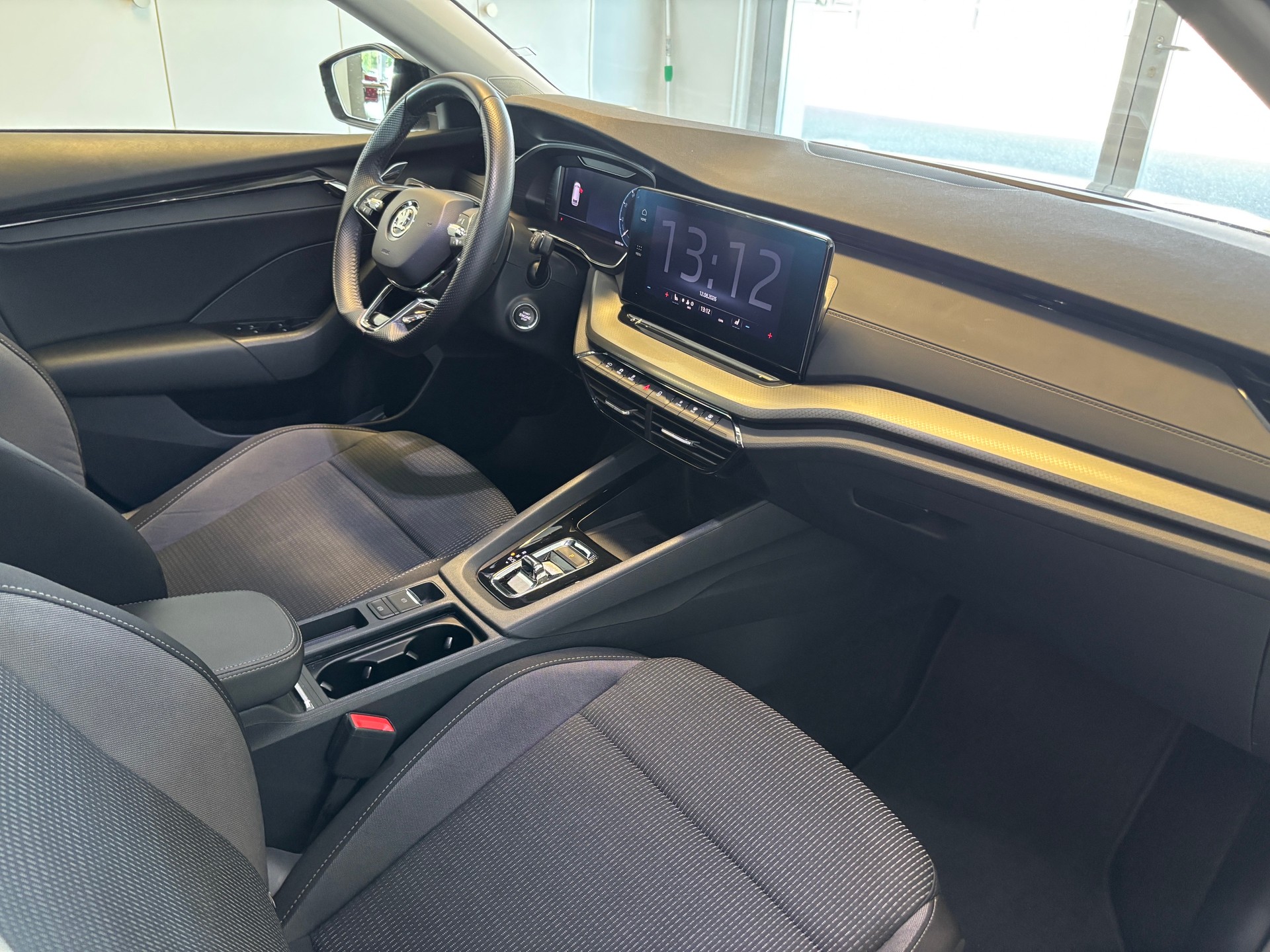 SKODA Octavia Combi 2.0 TDI DSG Ambition-image-5