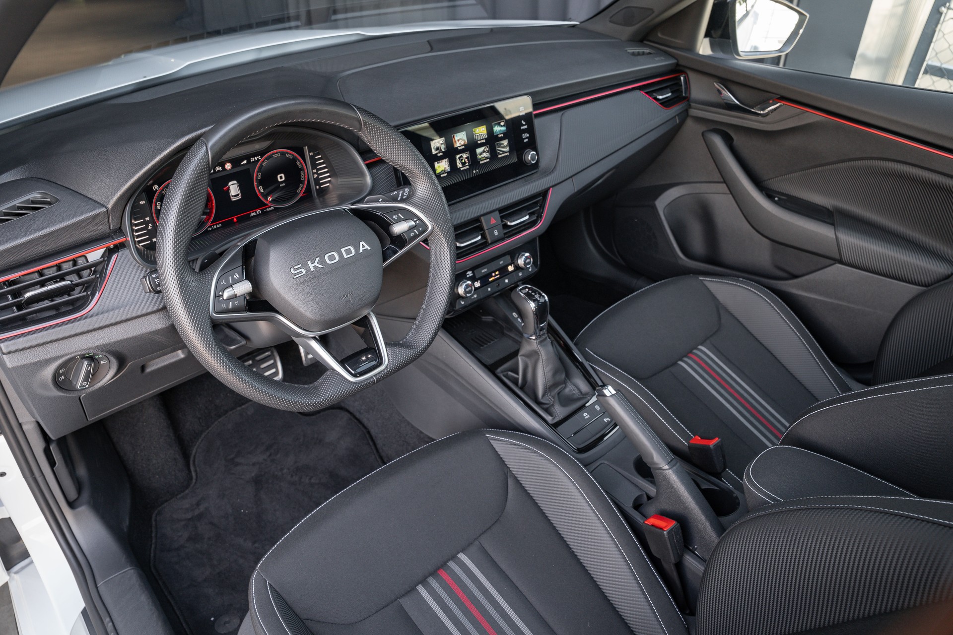 SKODA Kamiq 1.5 TSI Monte Carlo DSG-image-12