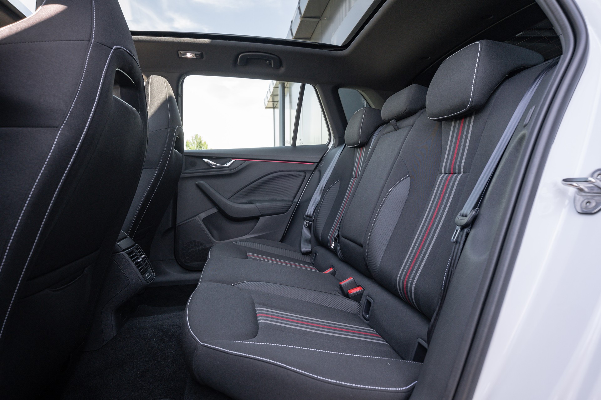 SKODA Kamiq 1.5 TSI Monte Carlo DSG-image-11