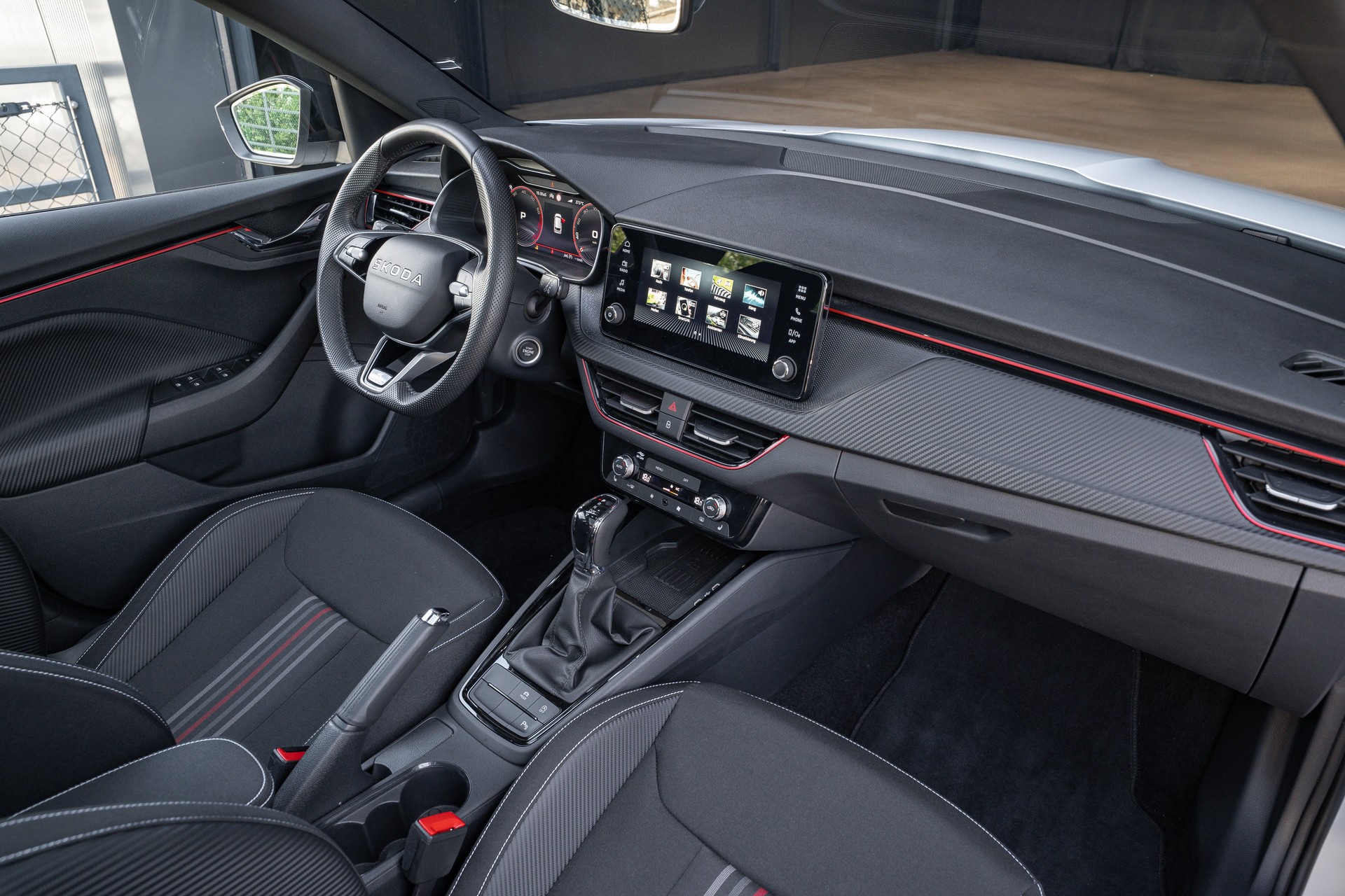 SKODA Kamiq 1.5 TSI Monte Carlo DSG-image-13