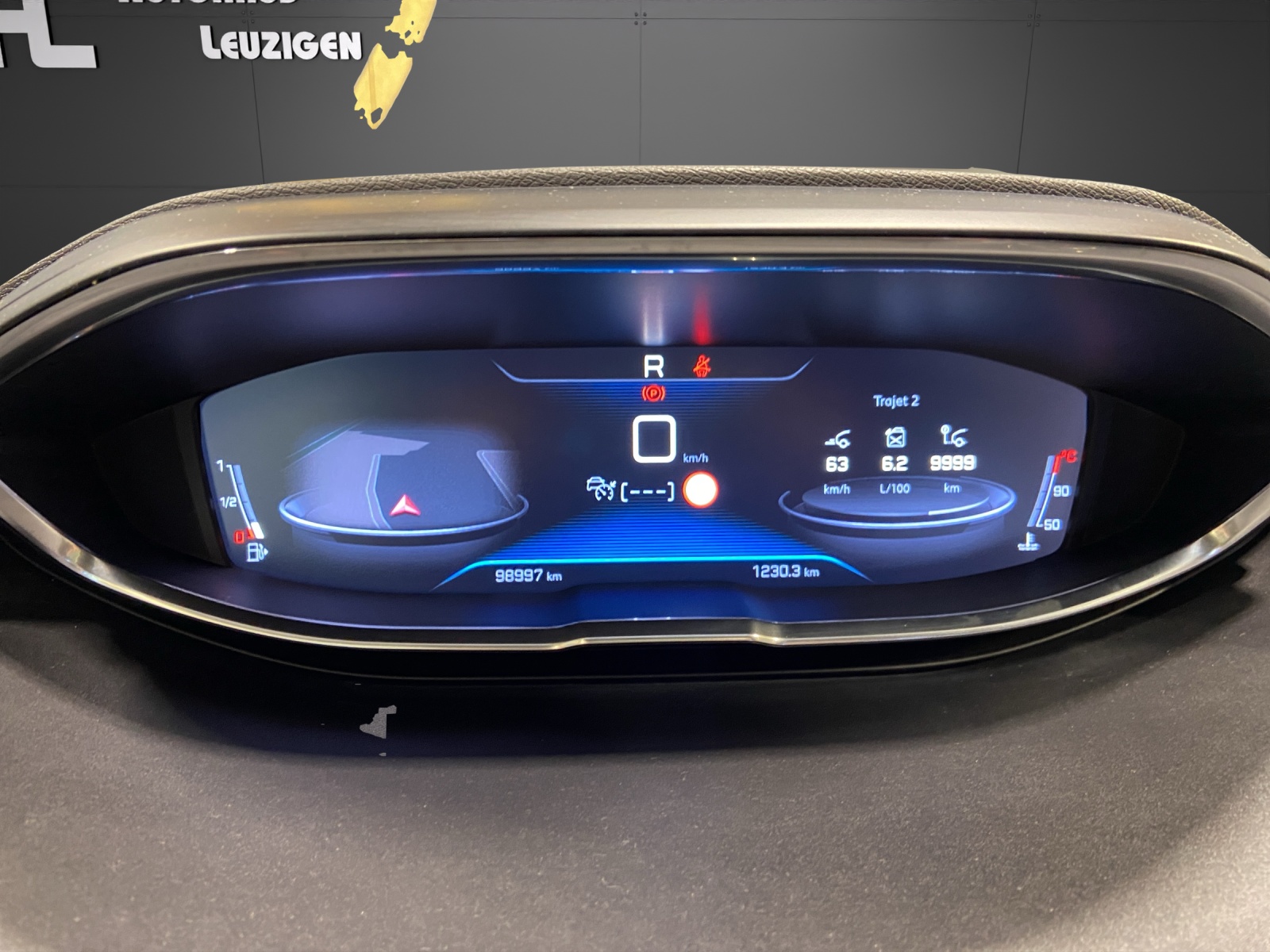 PEUGEOT 3008 2.0 BlueHDi GT EAT-image-11