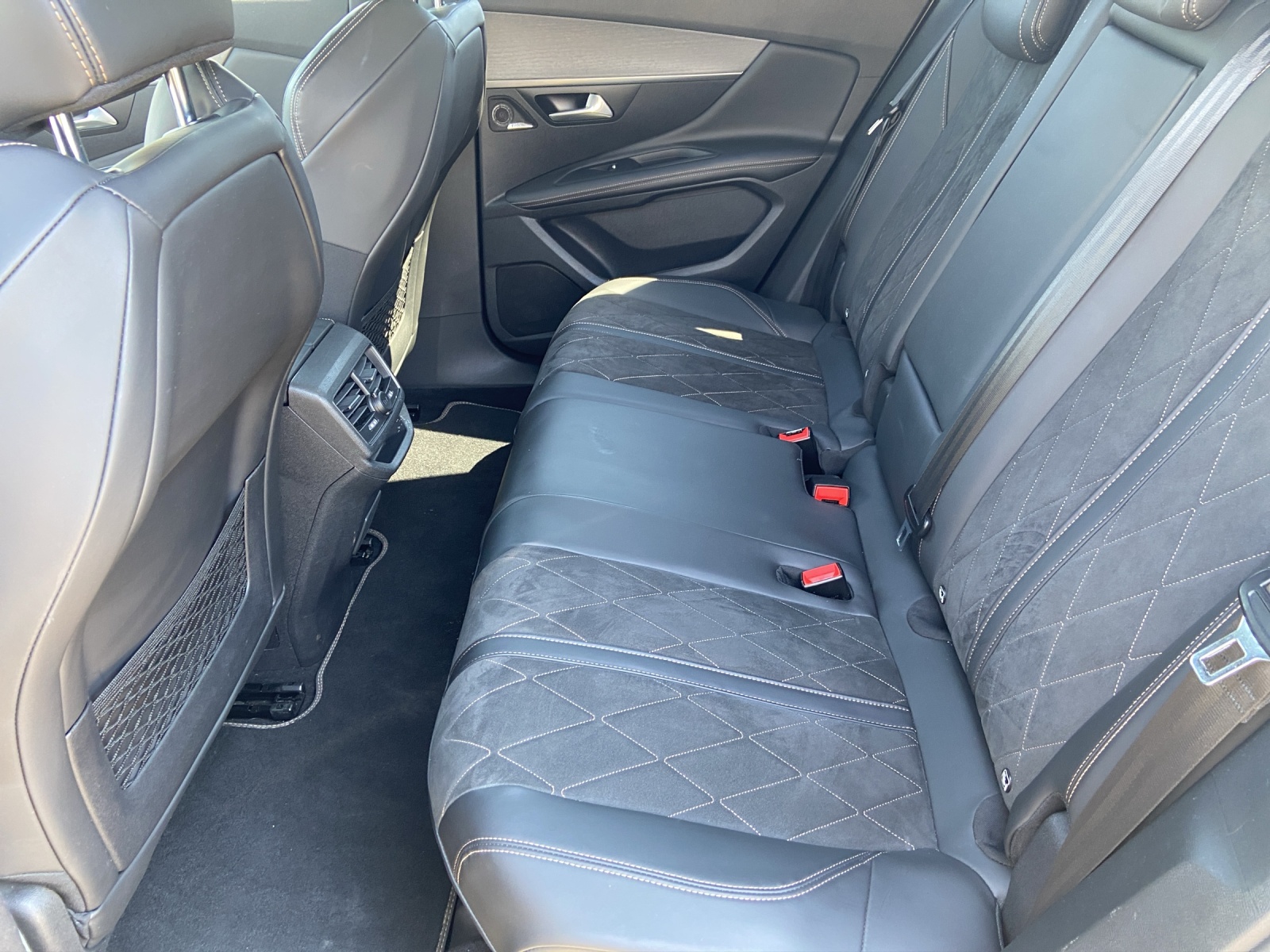 PEUGEOT 3008 2.0 BlueHDi GT EAT-image-8