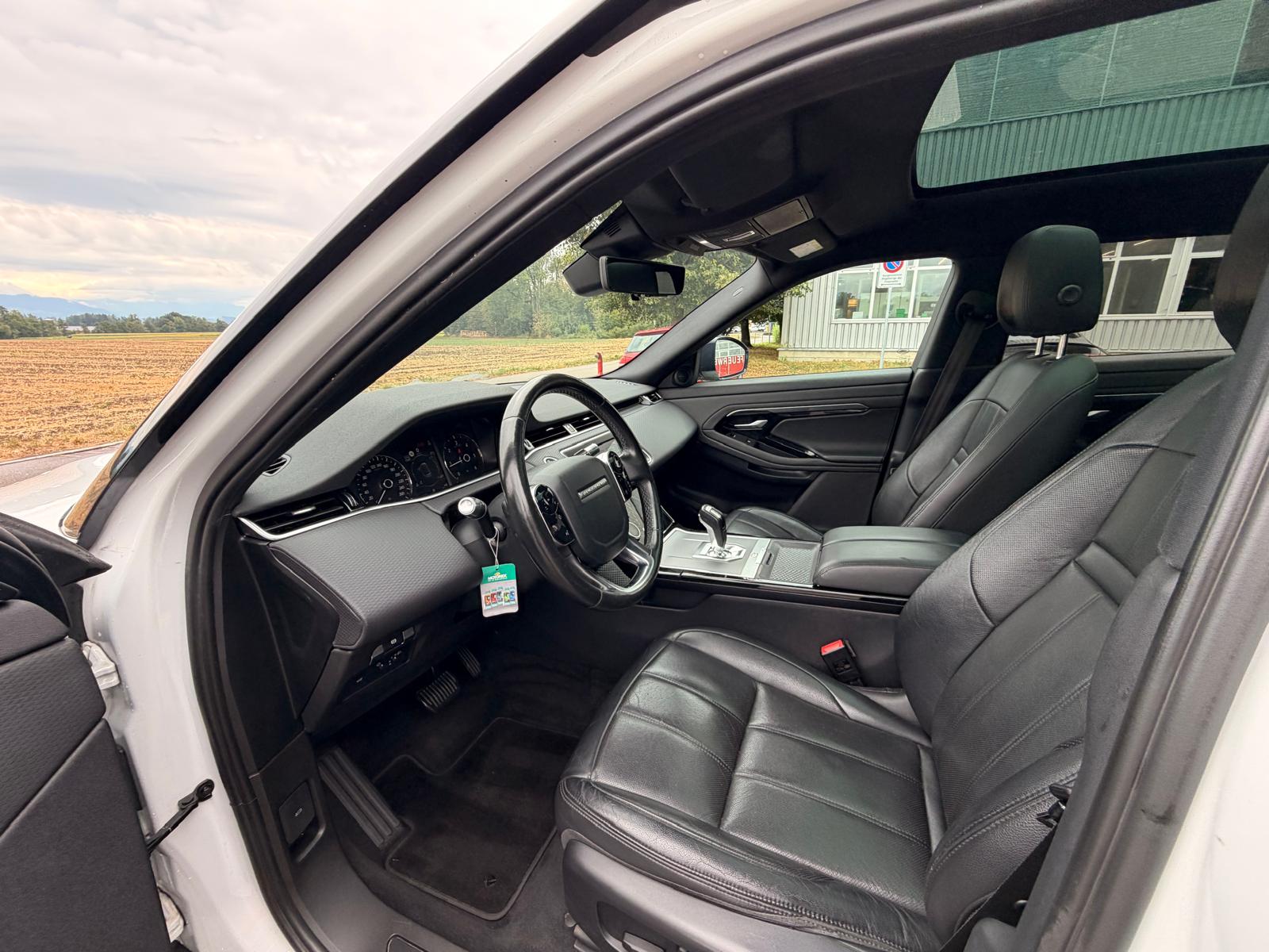 LAND ROVER Range Rover Evoque D 150 SE AT9-image-9