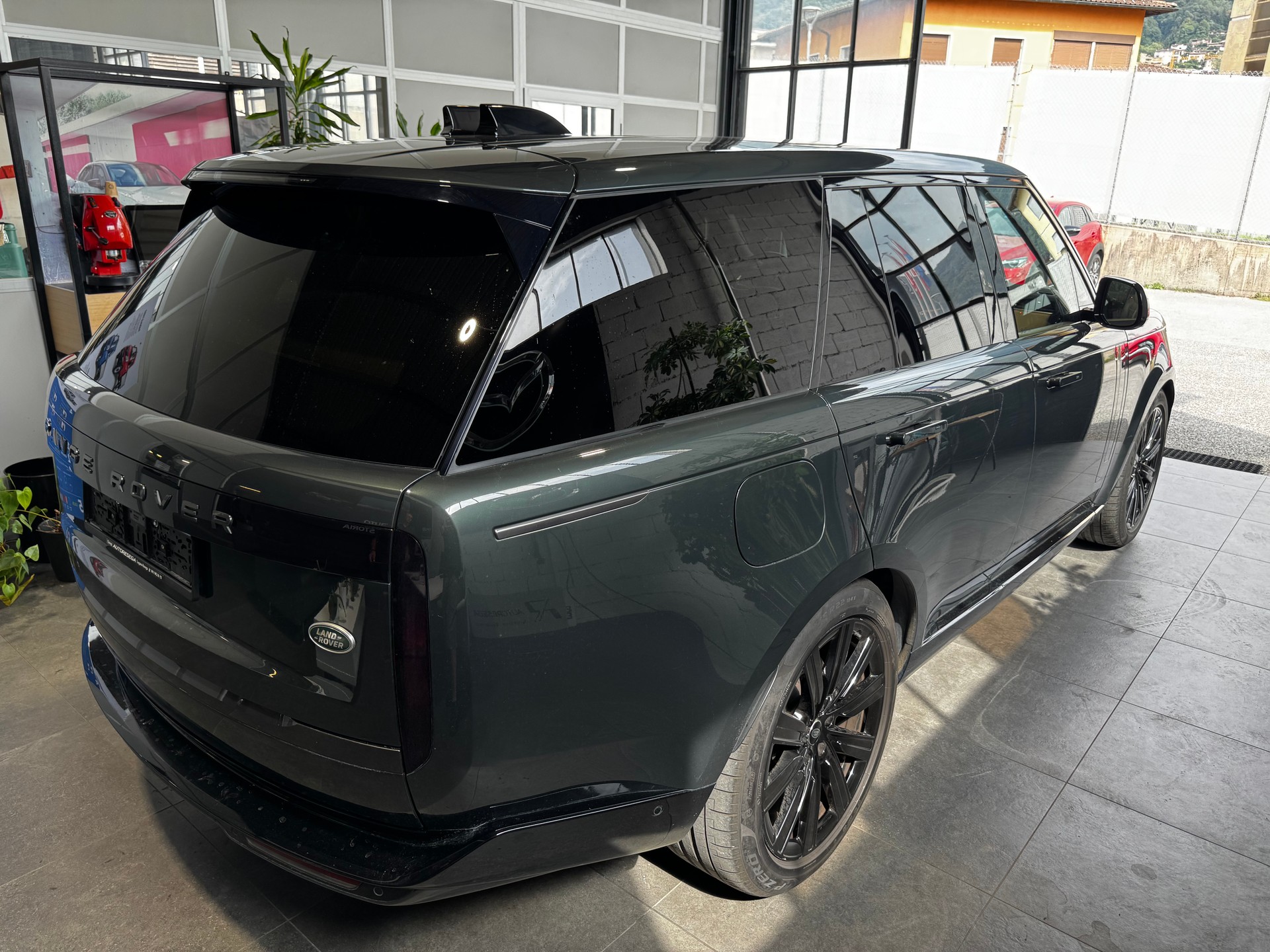LAND ROVER Range Rover P440e Si6 PHEV HSE Automatic-image-3