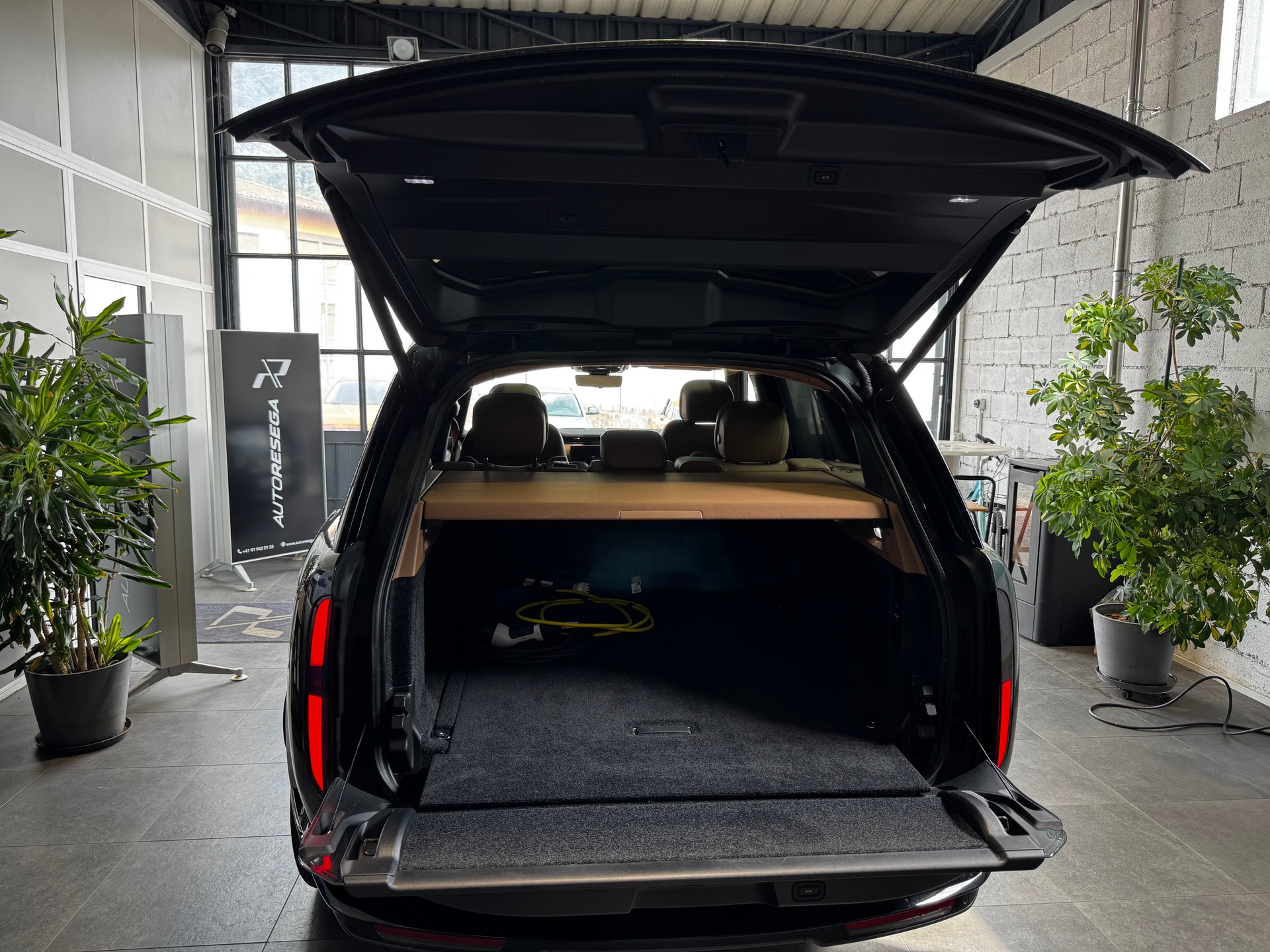 LAND ROVER Range Rover P440e Si6 PHEV HSE Automatic-image-10
