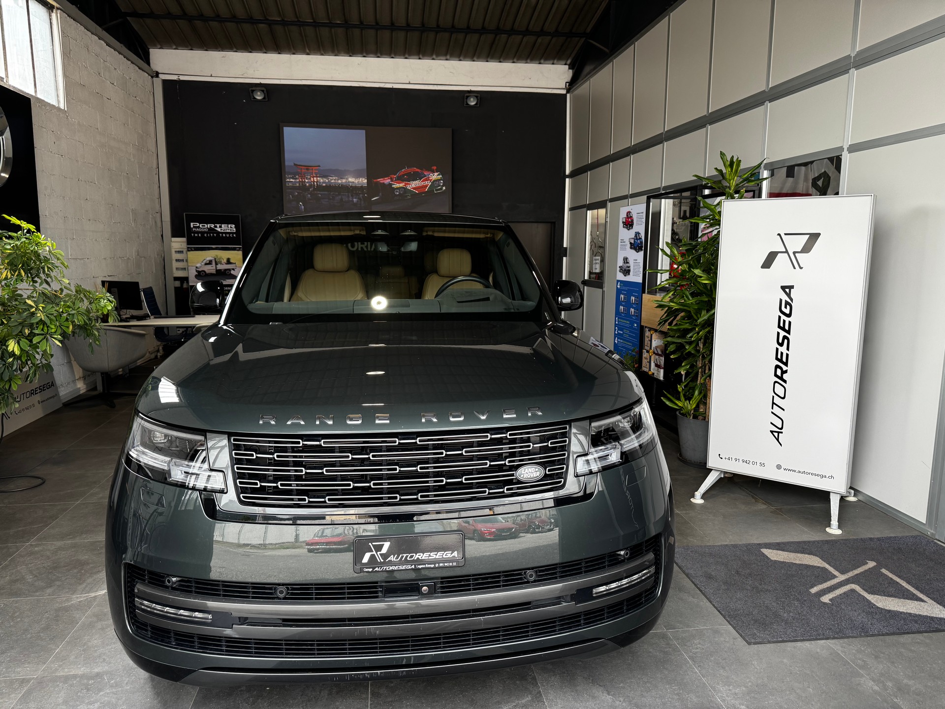 LAND ROVER Range Rover P440e Si6 PHEV HSE Automatic-image-2