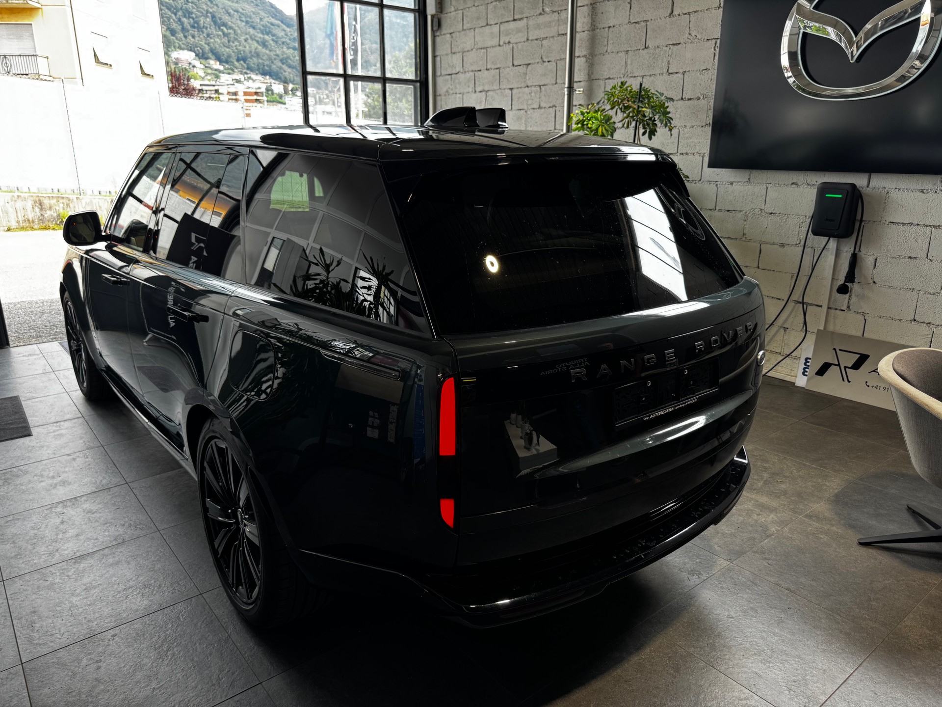 LAND ROVER Range Rover P440e Si6 PHEV HSE Automatic-image-4