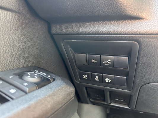TOYOTA Hilux 2.8d MHEV Inv DC4x4-image-8