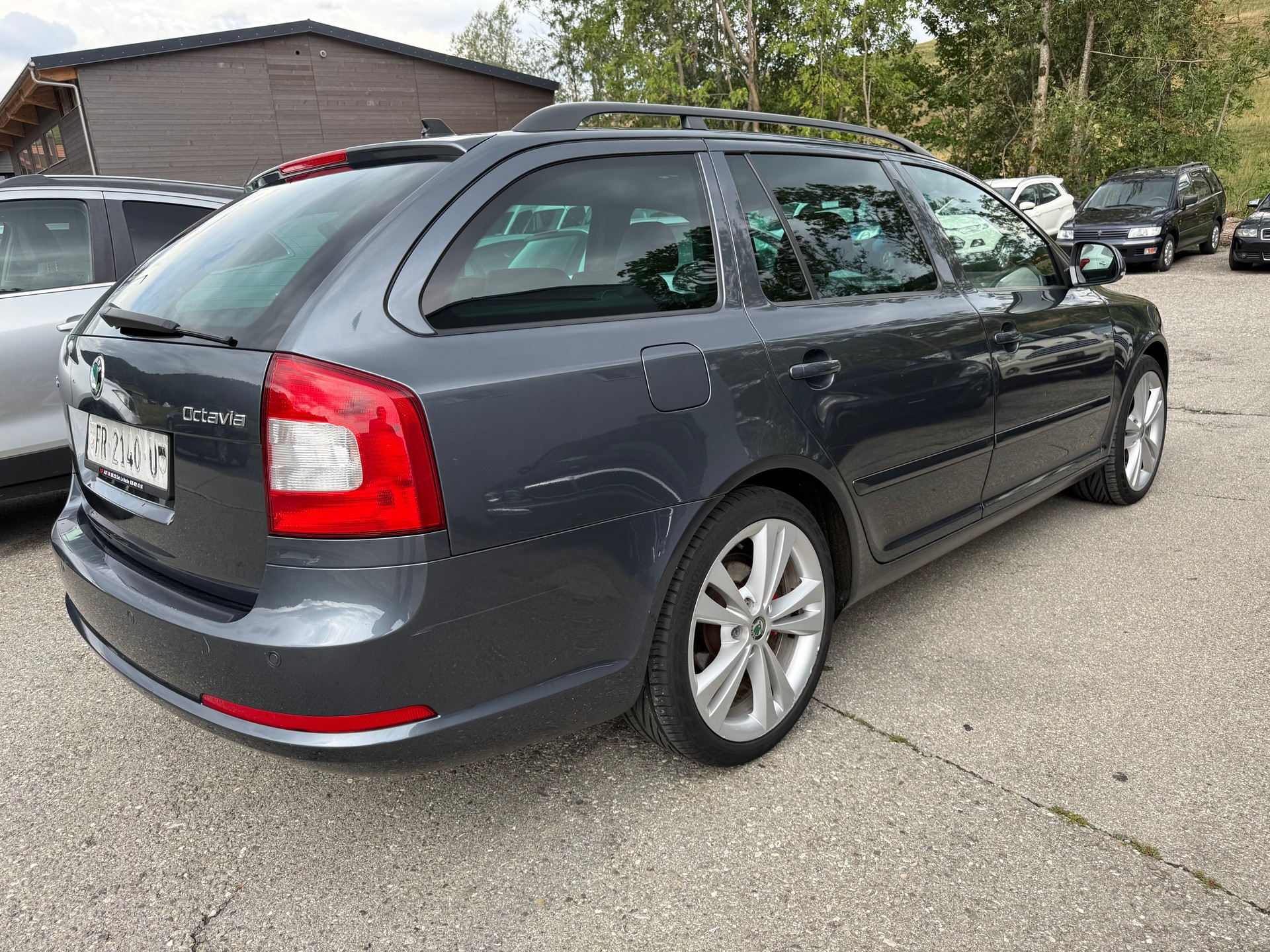 SKODA Octavia Combi 2.0 TSI RS-image-3