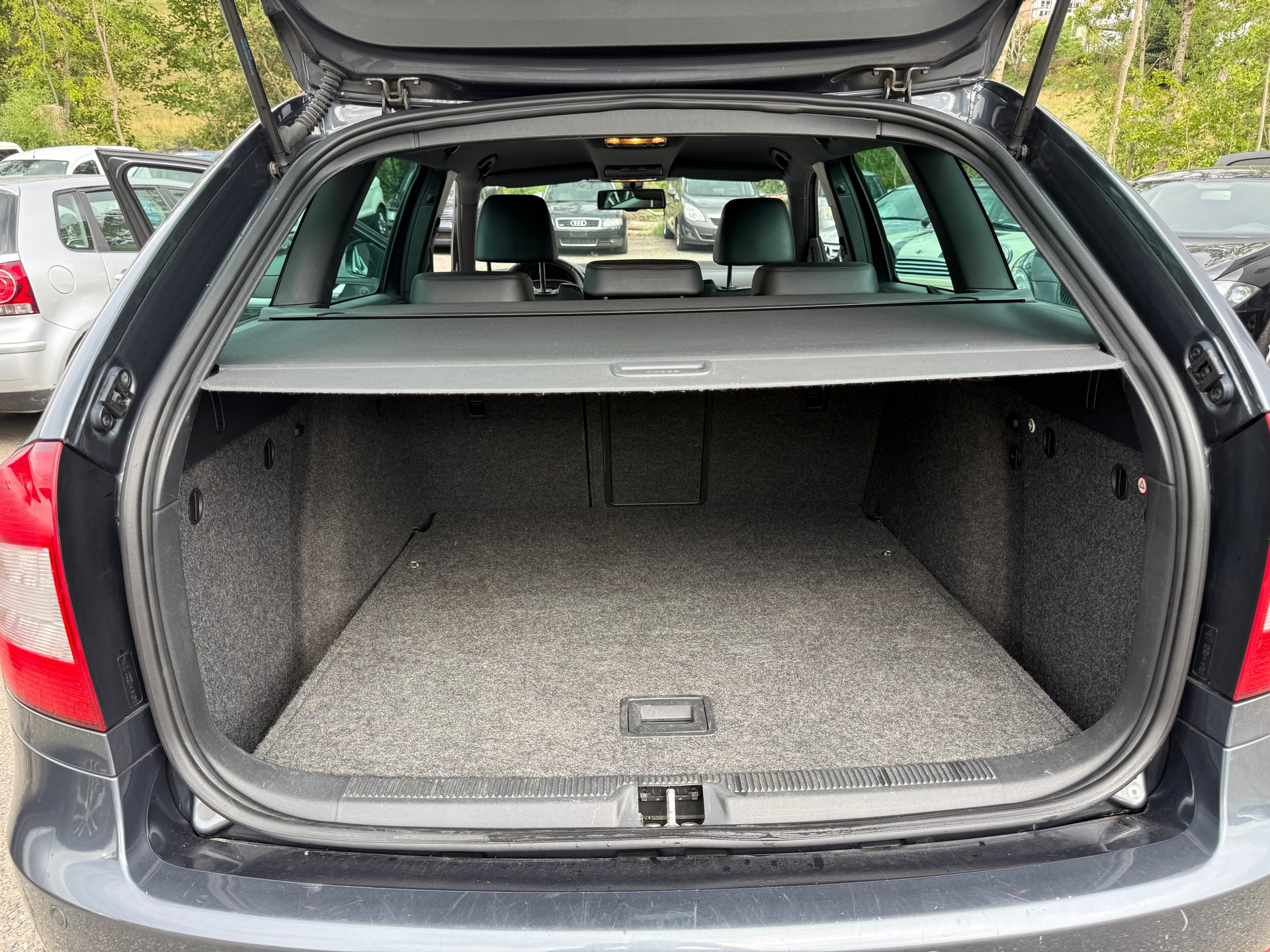 SKODA Octavia Combi 2.0 TSI RS-image-11