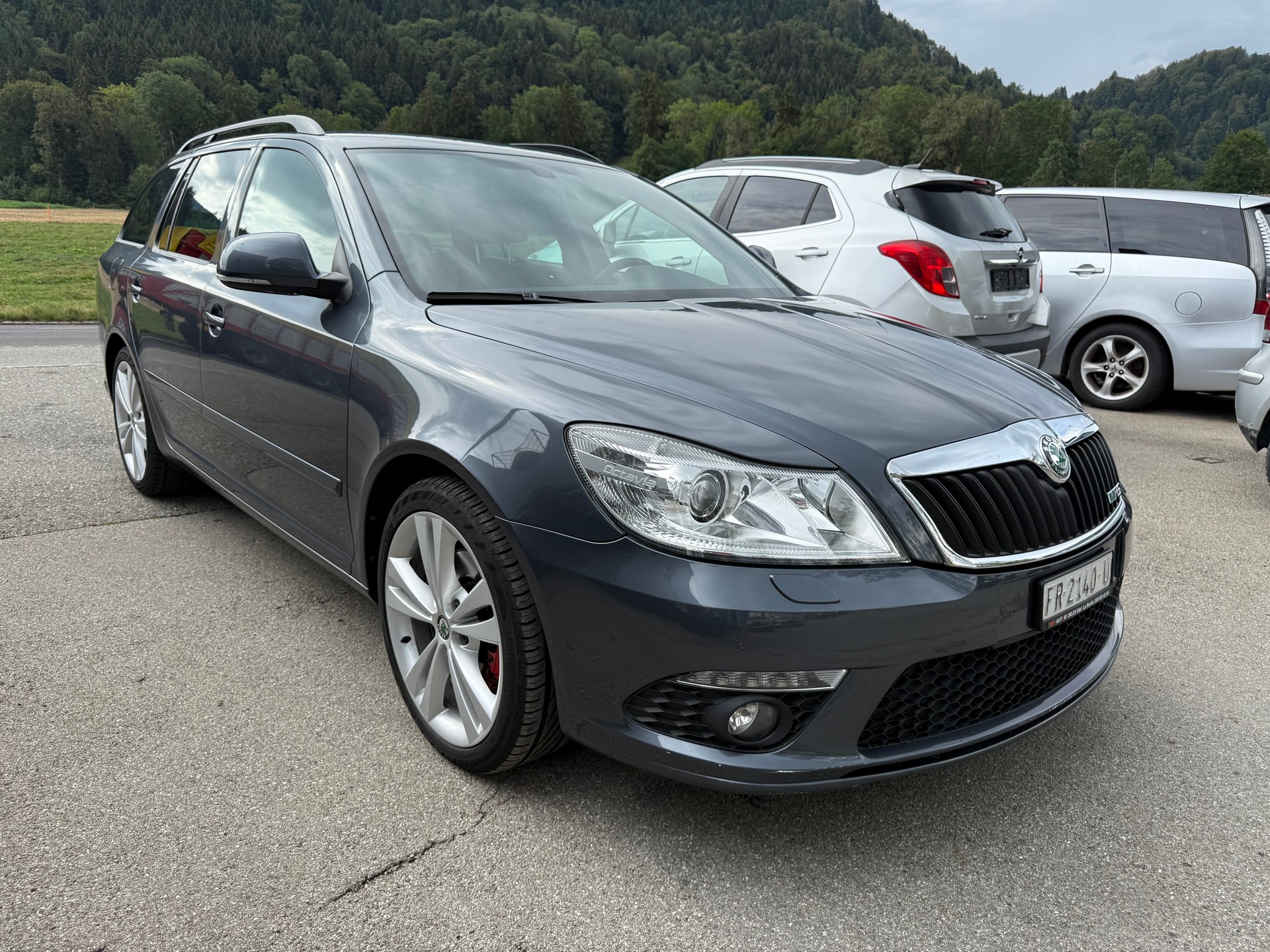 SKODA Octavia Combi 2.0 TSI RS-image-2