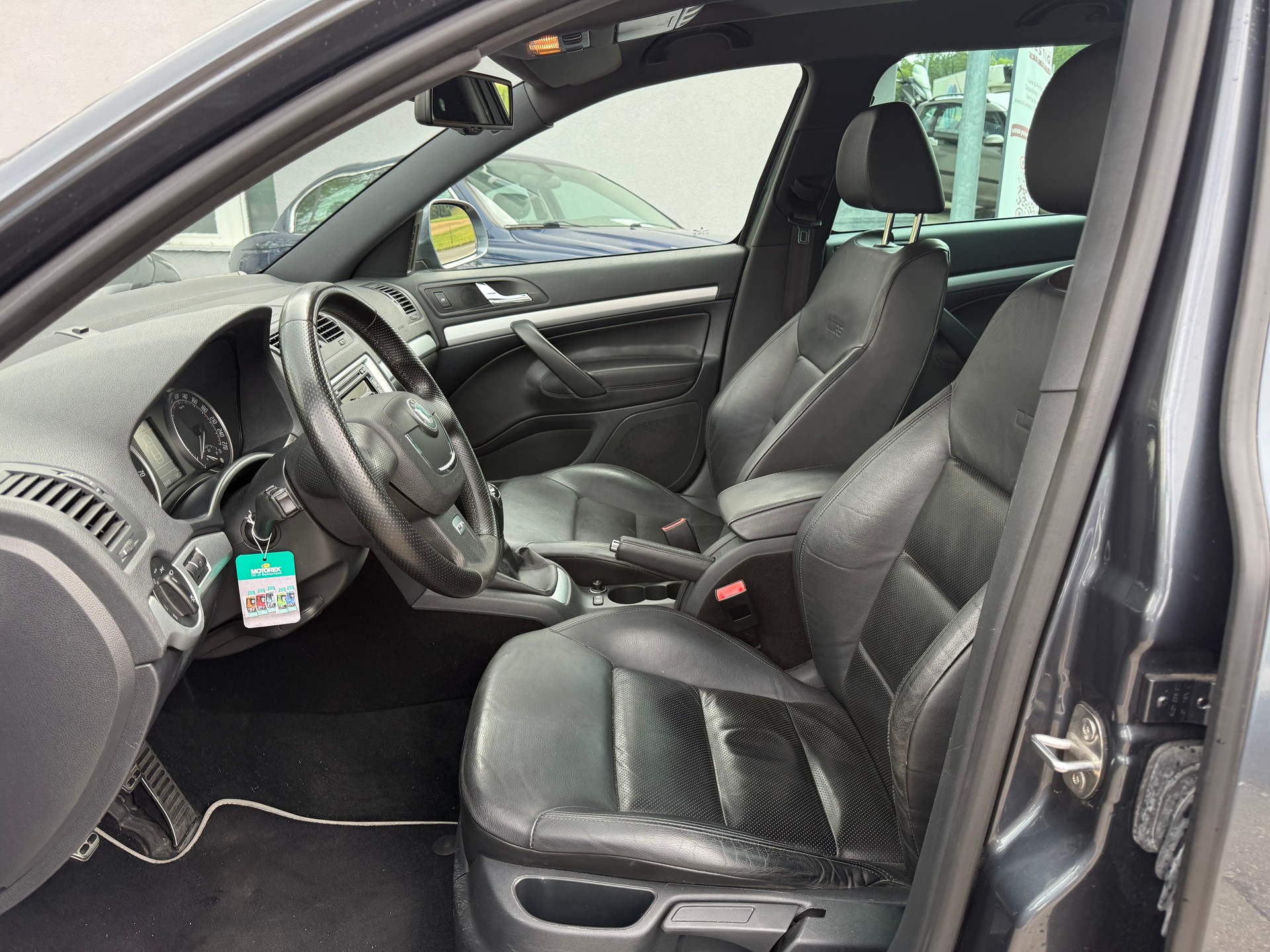 SKODA Octavia Combi 2.0 TSI RS-image-6