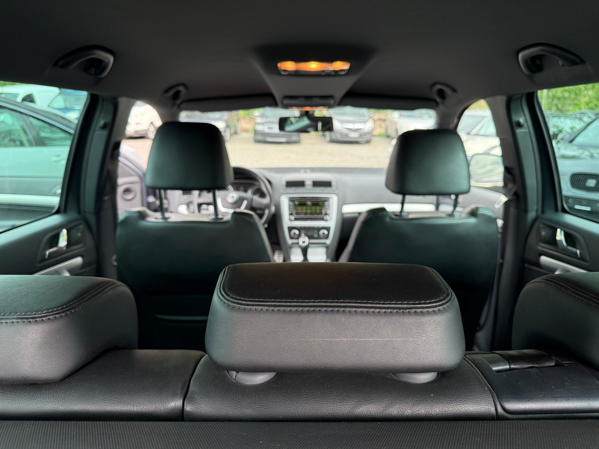 SKODA Octavia Combi 2.0 TSI RS-image-10