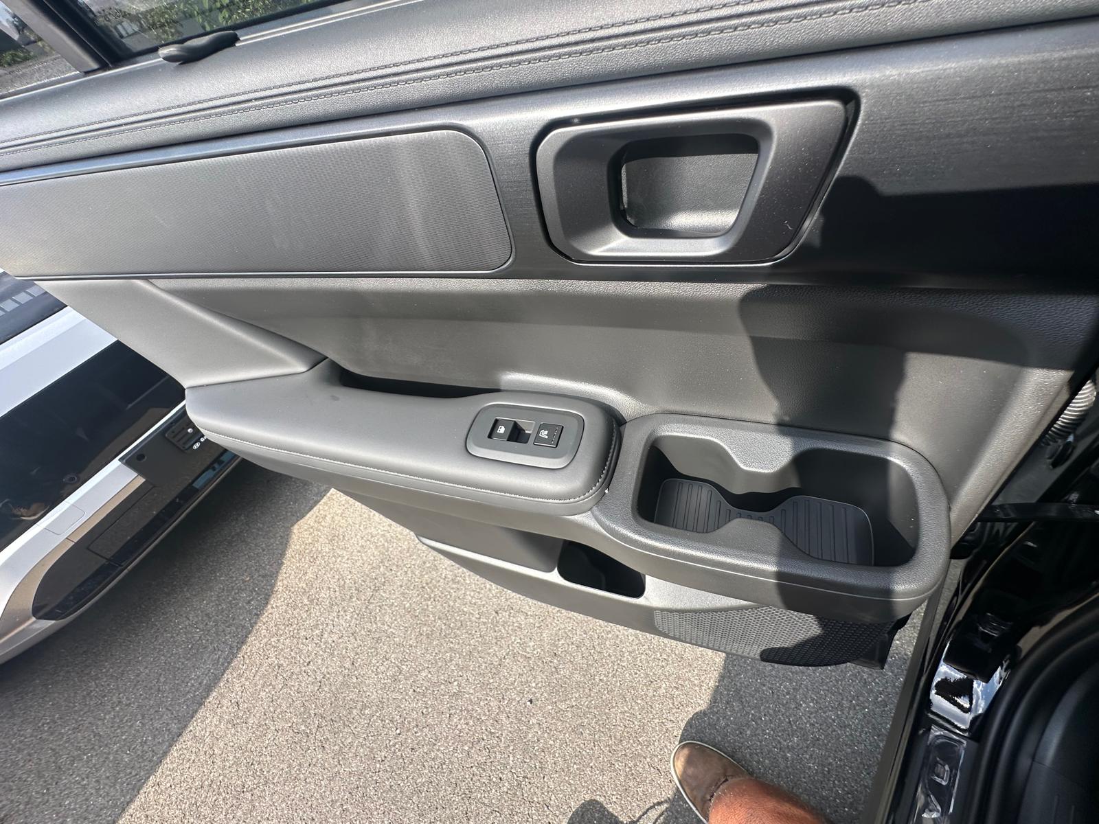 HYUNDAI Santa Fe 1.6 T-GDi HEV Calligraphy Swiss Ed. 4WD Automatic-image-19