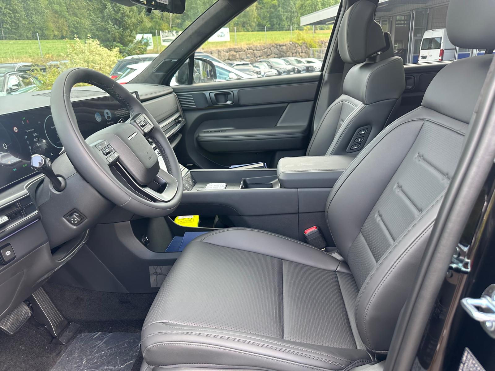 HYUNDAI Santa Fe 1.6 T-GDi HEV Calligraphy Swiss Ed. 4WD Automatic-image-10