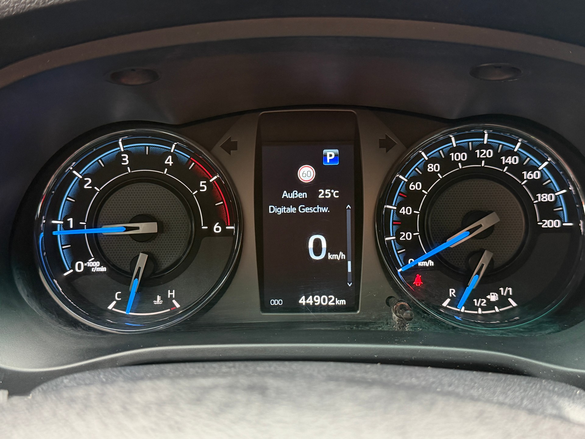 TOYOTA Hilux Double Cab.-Pick-up 2.8 D-4D 230 Invincible-image-17